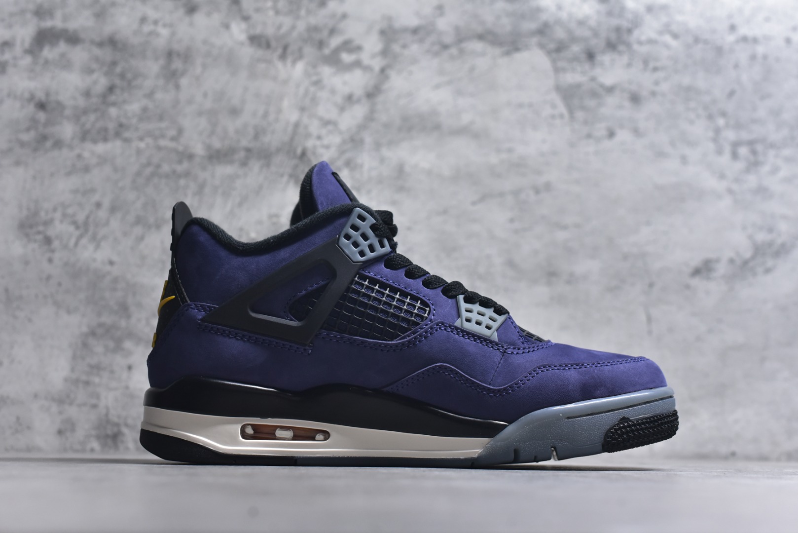 图片[3]-#Air Jordan AJ4 Retro “Imperial Purple” 帝王紫 FV5029-500 全新升级改良 原鞋原楦原纸板同源开发 完美呈现乔4的版型 内侧正确双色网格 还原细节 原厂皮料 正确气垫颜色 正确网格工艺 正确拉帮工艺 全鞋原装材料制作 原档案原模具打造 支持全方位与正品对比 尺码：36 36.5 37.5 38 38.5 39 40 40.5 41 42 42.5 43 44 44.5 45 46 47.5-选品中心