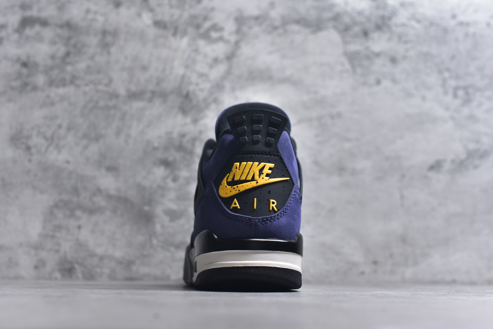 图片[5]-#Air Jordan AJ4 Retro “Imperial Purple” 帝王紫 FV5029-500 全新升级改良 原鞋原楦原纸板同源开发 完美呈现乔4的版型 内侧正确双色网格 还原细节 原厂皮料 正确气垫颜色 正确网格工艺 正确拉帮工艺 全鞋原装材料制作 原档案原模具打造 支持全方位与正品对比 尺码：36 36.5 37.5 38 38.5 39 40 40.5 41 42 42.5 43 44 44.5 45 46 47.5-选品中心