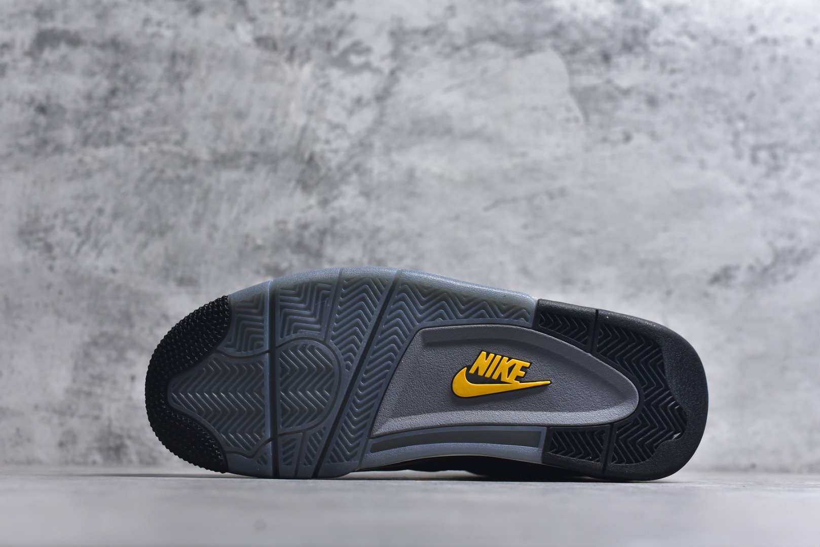 图片[6]-#Air Jordan AJ4 Retro “Imperial Purple” 帝王紫 FV5029-500 全新升级改良 原鞋原楦原纸板同源开发 完美呈现乔4的版型 内侧正确双色网格 还原细节 原厂皮料 正确气垫颜色 正确网格工艺 正确拉帮工艺 全鞋原装材料制作 原档案原模具打造 支持全方位与正品对比 尺码：36 36.5 37.5 38 38.5 39 40 40.5 41 42 42.5 43 44 44.5 45 46 47.5-选品中心