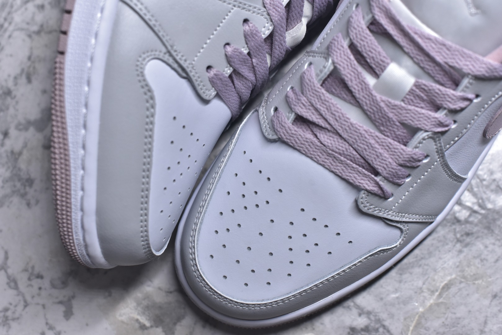 图片[8]-#Air Jordan AJ1 Low 低帮 DC0774-606 全新流水线出品 DT版本唯一平替选择 市场第二梯队最强版 全部原鞋开发 原楦原纸板开发 全鞋电脑针车 原厂内置全掌气垫 原盒内在原标 唯一Zp原版鞋带绑法 免检产品 全新2022版型 全头层皮料 完美零毛边处理 原厂配置全掌气垫 价格定位良心 几十个配色陆续出货 实拍调校N版已经零色差零失真 百分百还原实物色彩所见即所得 不存在货不对板色差等低级问题 选购参考实物拍摄 不混卖不参货 只用心做好货严格选品 承诺混一赔十 尺码：36 36.5 37.5 38 38.5 39 40 40.5 41 42 42.5 43 44 44.5 45-选品中心