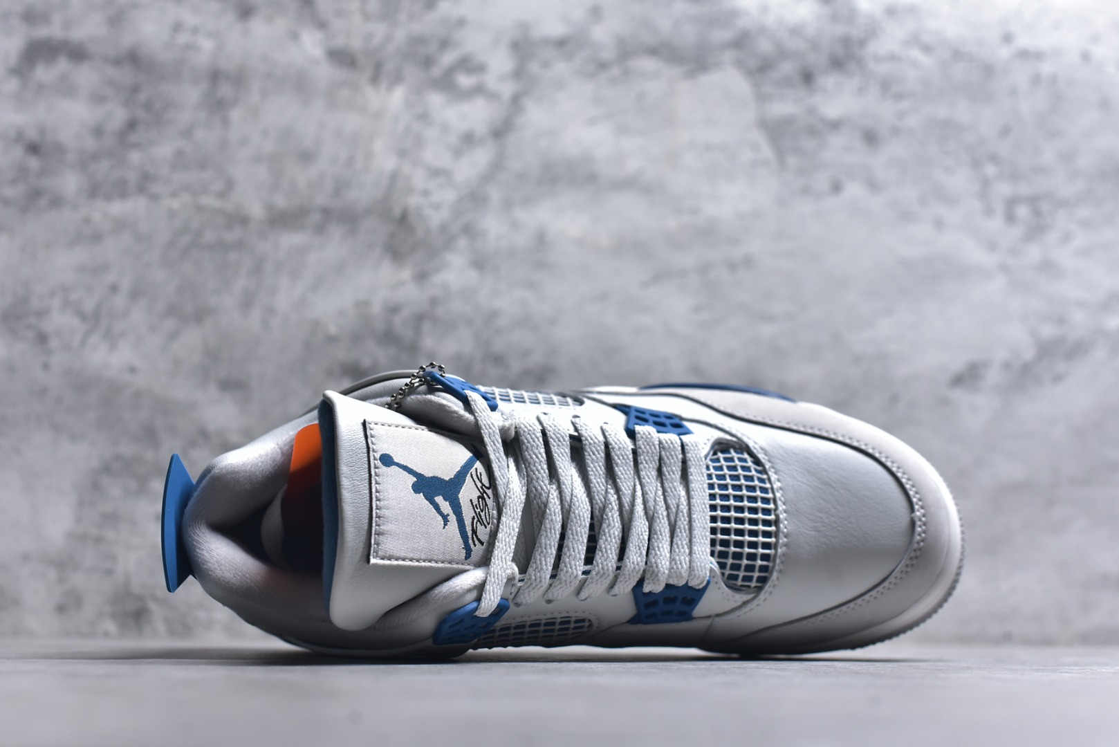 图片[4]-#Air Jordan AJ4 Retro 灰蓝 中帮篮球鞋 原楦原纸板同源开发 完美呈现乔4的版型 内侧正确双色网格 还原细节 正确气垫颜色 正确网格工艺 正确拉帮工艺 全鞋原装材料制作 原档案原模具打造 货号：FV5029-141 尺码：36-48.5-选品中心