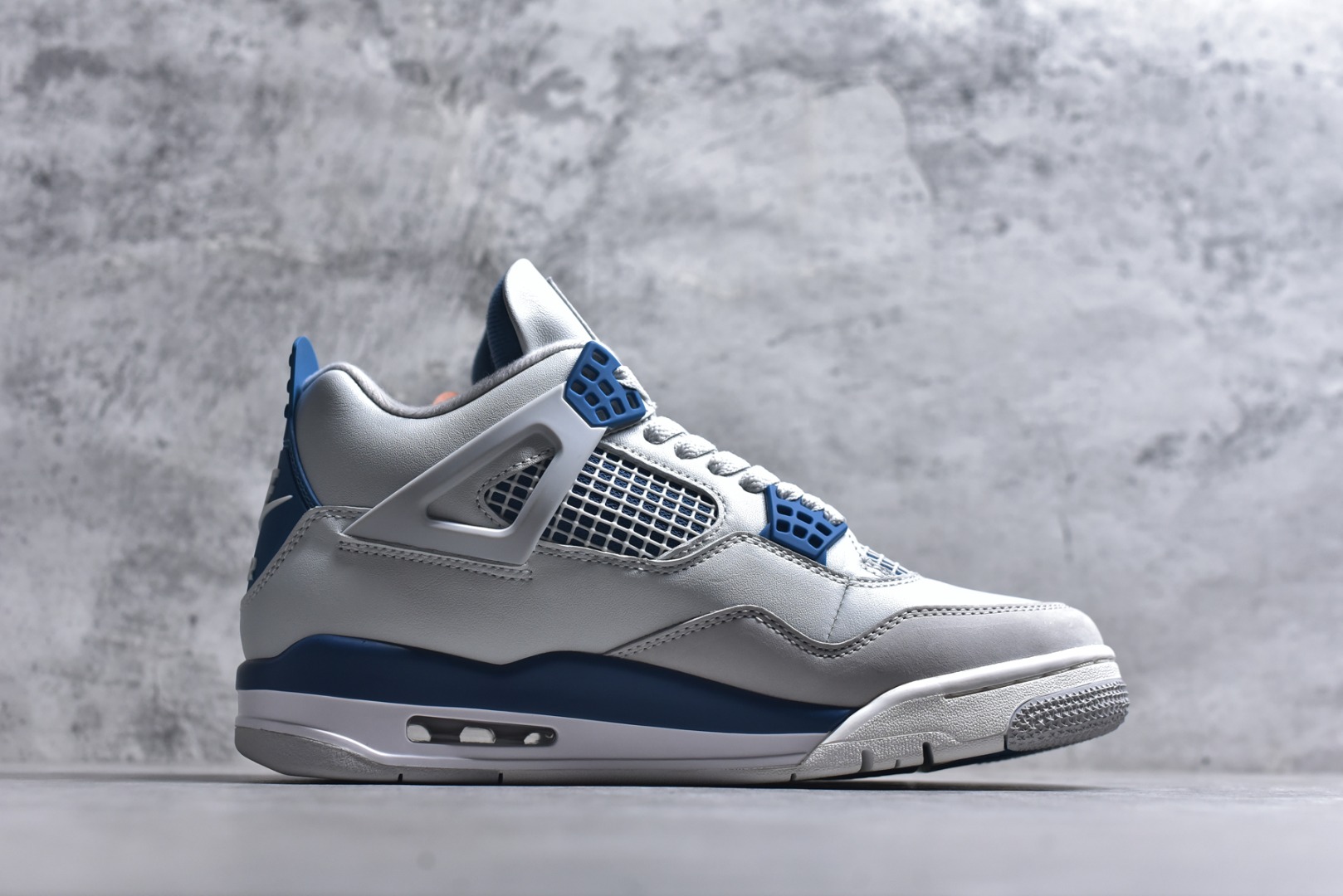 图片[3]-#Air Jordan AJ4 Retro 灰蓝 中帮篮球鞋 原楦原纸板同源开发 完美呈现乔4的版型 内侧正确双色网格 还原细节 正确气垫颜色 正确网格工艺 正确拉帮工艺 全鞋原装材料制作 原档案原模具打造 货号：FV5029-141 尺码：36-48.5-选品中心