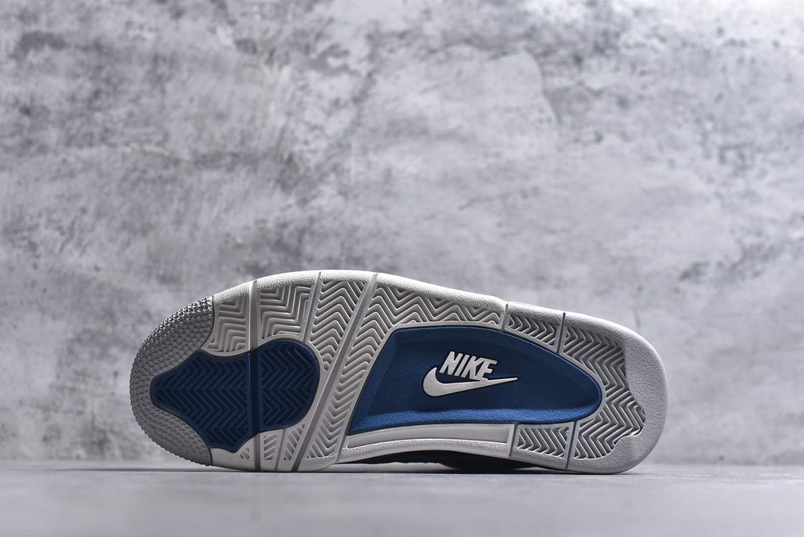 图片[6]-#Air Jordan AJ4 Retro 灰蓝 中帮篮球鞋 原楦原纸板同源开发 完美呈现乔4的版型 内侧正确双色网格 还原细节 正确气垫颜色 正确网格工艺 正确拉帮工艺 全鞋原装材料制作 原档案原模具打造 货号：FV5029-141 尺码：36-48.5-选品中心