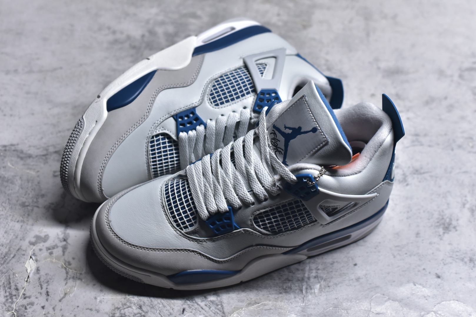 图片[7]-#Air Jordan AJ4 Retro 灰蓝 中帮篮球鞋 原楦原纸板同源开发 完美呈现乔4的版型 内侧正确双色网格 还原细节 正确气垫颜色 正确网格工艺 正确拉帮工艺 全鞋原装材料制作 原档案原模具打造 货号：FV5029-141 尺码：36-48.5-选品中心