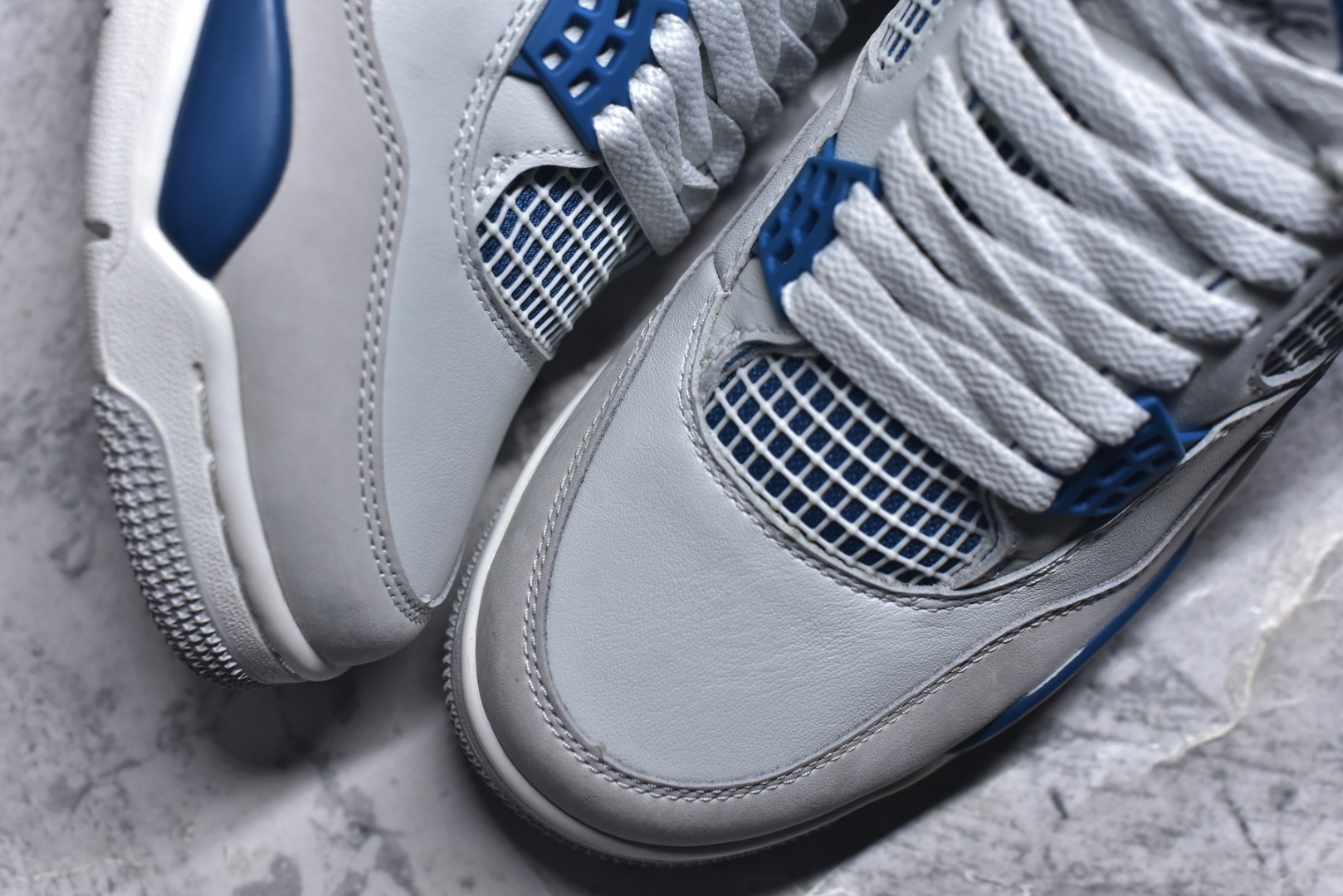 图片[8]-#Air Jordan AJ4 Retro 灰蓝 中帮篮球鞋 原楦原纸板同源开发 完美呈现乔4的版型 内侧正确双色网格 还原细节 正确气垫颜色 正确网格工艺 正确拉帮工艺 全鞋原装材料制作 原档案原模具打造 货号：FV5029-141 尺码：36-48.5-选品中心