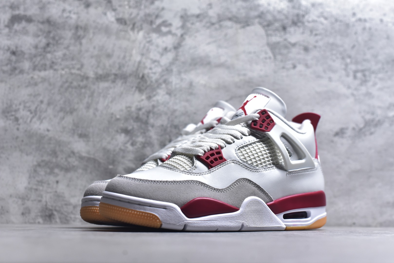 图片[2]-#NK SB x Air Jordan AJ4 联名白红 DR5415-106 大厂出品 全头层加持 原鞋原楦原纸板同源开发 完美呈现乔4的版型 内侧正确双色网格 还原细节 原厂皮料 正确气垫颜色 正确网格工艺 正确拉帮工艺 全鞋原装材料制作 原档案原模具打造 支持全方位与正品对比 尺码：36-48.5-选品中心