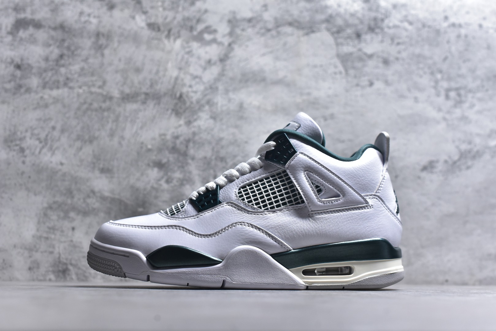 #Nike Air Jordan 4 Retro\