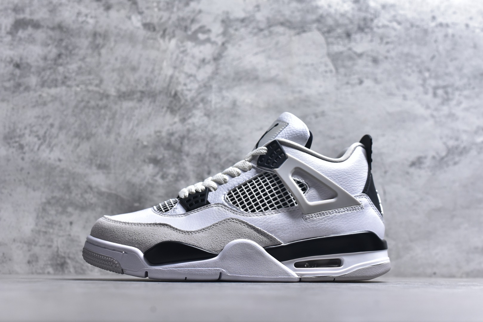 #Nike Air Jordan 4 Retro 耐克迈克尔·乔丹AJ4代中帮复古休闲运动文化篮球鞋 原厂材料TPU超Q弹网格材质 缜密拉帮及中底钢印细节 组合开窗式气垫大底 升级原楦原档案数据开发纸版楦型 采用同源纳帕头层皮革鞋面材质 全新底模完美品相清洁度及喷漆效果 货号：DH6927-111 尺码：36-48.5-选品中心