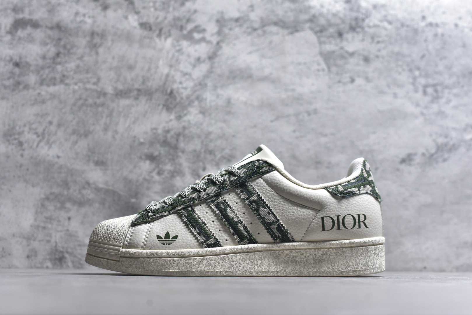 #独家实拍✨Adidas Originals Superstar 联名款 经典贝壳头官网同步 实拍首发渠道正品订单 诠释市场最高工艺水平区别市面普通真标版本，进出专柜无压力 货号：XS0013 尺码：36-45（半）-选品中心