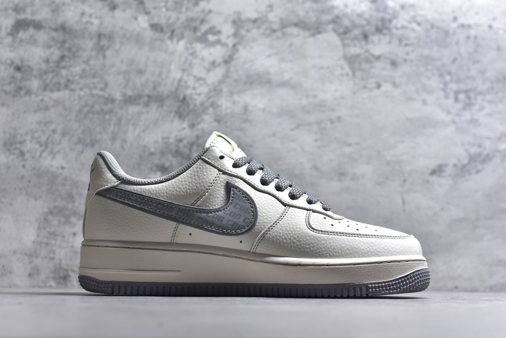 图片[3]-#海外爆款限量发售！公司级Nike Air Force 1 \’07 Low “北面联名——CDG米灰勾”空军一号 高端定制 低帮 运动鞋 休闲鞋 折边针车 工艺难度大 原楦头原纸板 原装鞋盒 定制五金配件 内置全掌气垫 原厂鞋底 货号：HH7518-052 尺码：36 36.5 37.5 38 38.5 39 40 40.5 41 42 42.5 43 44 44.5 45-选品中心