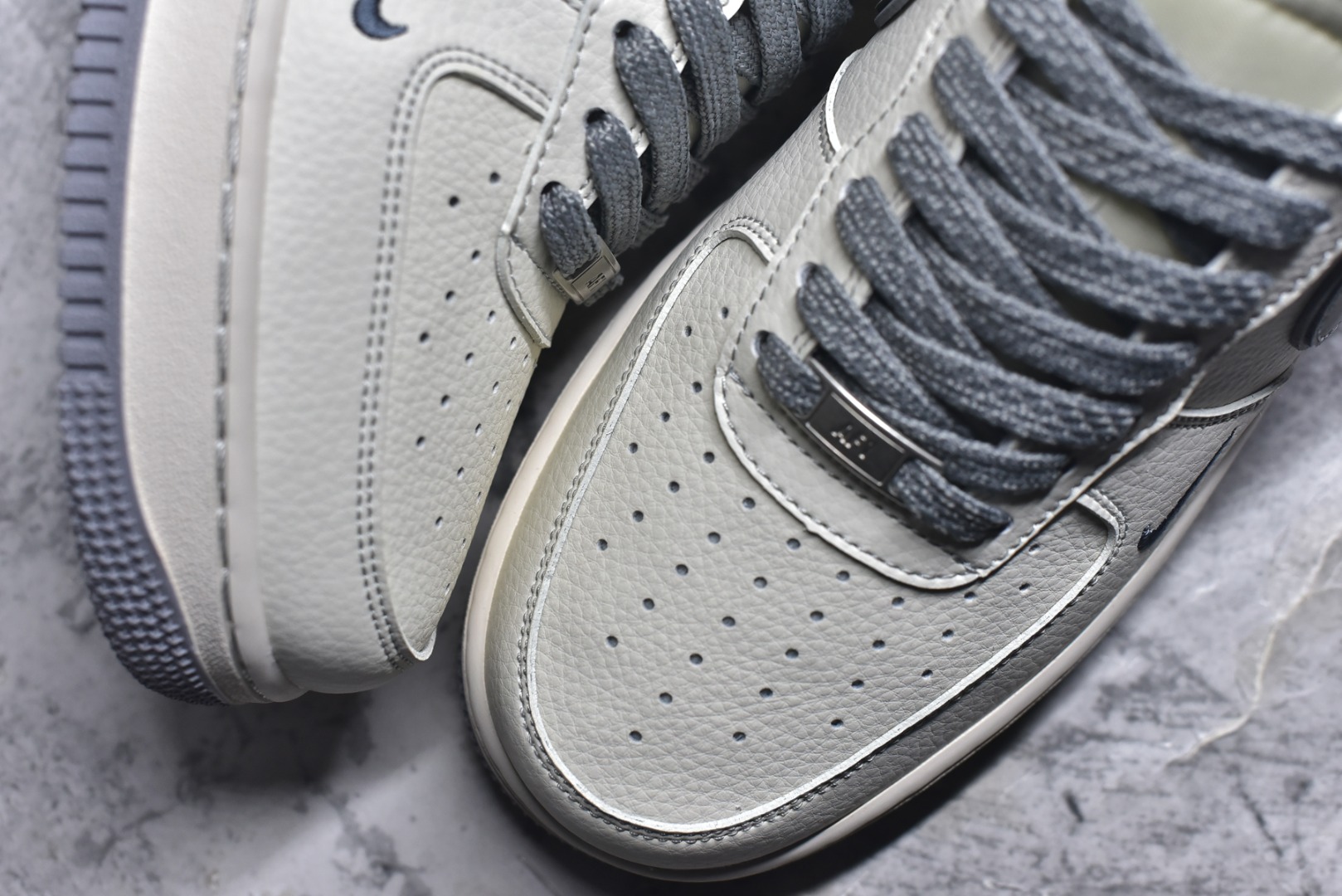 图片[8]-#海外爆款限量发售！公司级Nike Air Force 1 \’07 Low “北面联名——CDG米灰勾”空军一号 高端定制 低帮 运动鞋 休闲鞋 折边针车 工艺难度大 原楦头原纸板 原装鞋盒 定制五金配件 内置全掌气垫 原厂鞋底 货号：HH7518-052 尺码：36 36.5 37.5 38 38.5 39 40 40.5 41 42 42.5 43 44 44.5 45-选品中心