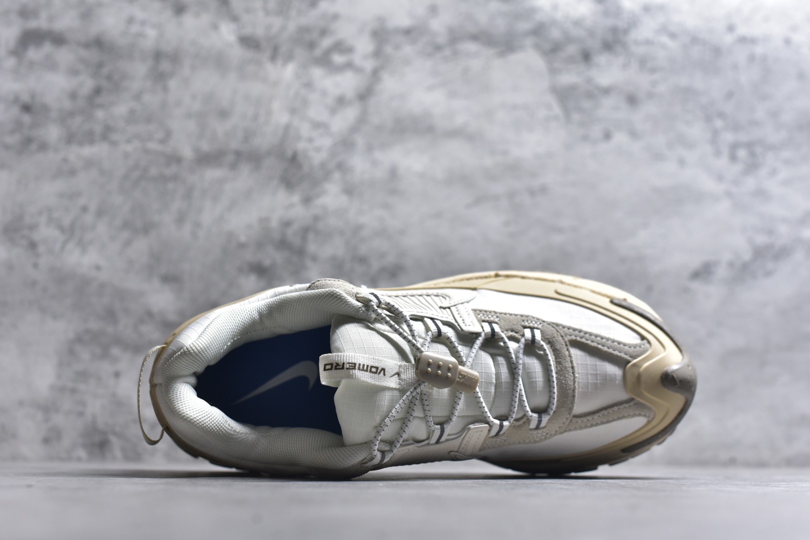 图片[4]-#Nike Zoom Vomero Roam马拉松复古五代休闲运动厚底增高慢跑鞋 采用环保纤维革饰片组合网眼布鞋面材质 升级正确后跟TPU加固 耐弯折热塑框架支撑鞋身 中底搭载EVA轻量缓震。 货号： FV2295-101 尺码：36-45-选品中心