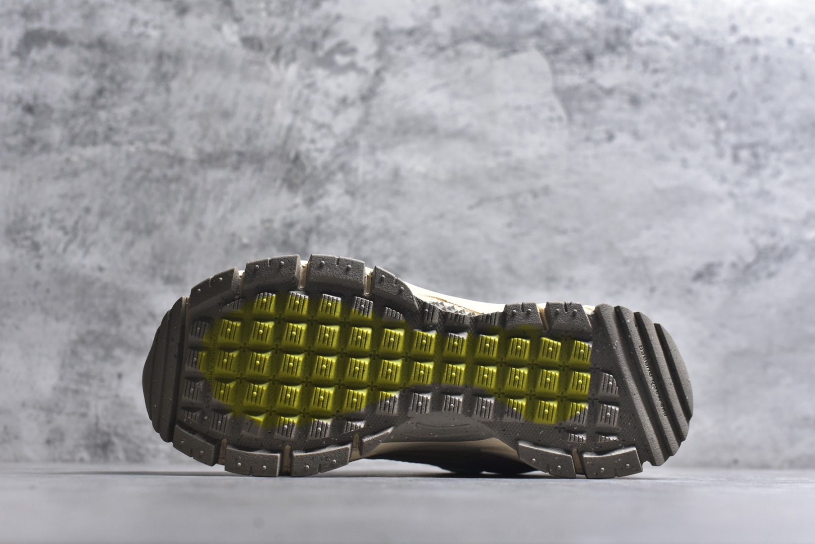 图片[6]-#Nike Zoom Vomero Roam马拉松复古五代休闲运动厚底增高慢跑鞋 采用环保纤维革饰片组合网眼布鞋面材质 升级正确后跟TPU加固 耐弯折热塑框架支撑鞋身 中底搭载EVA轻量缓震。 货号： FV2295-101 尺码：36-45-选品中心