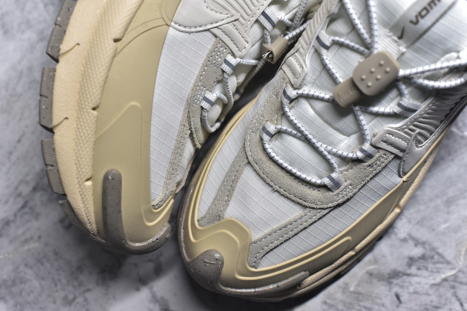 图片[8]-#Nike Zoom Vomero Roam马拉松复古五代休闲运动厚底增高慢跑鞋 采用环保纤维革饰片组合网眼布鞋面材质 升级正确后跟TPU加固 耐弯折热塑框架支撑鞋身 中底搭载EVA轻量缓震。 货号： FV2295-101 尺码：36-45-选品中心