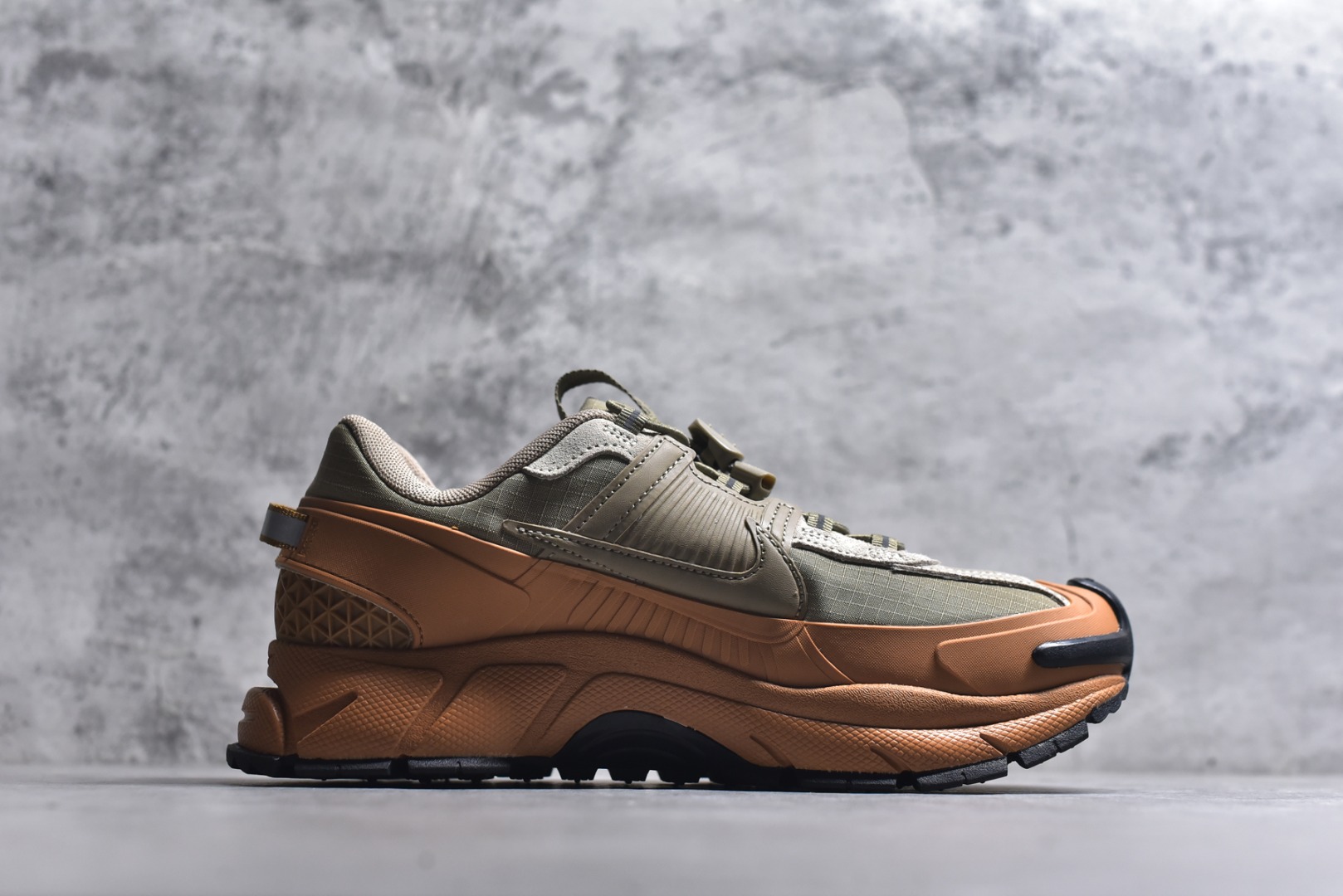 图片[3]-#Nike Zoom Vomero Roam马拉松复古五代休闲运动厚底增高慢跑鞋 采用环保纤维革饰片组合网眼布鞋面材质 升级正确后跟TPU加固 耐弯折热塑框架支撑鞋身 中底搭载EVA轻量缓震。 货号： HQ2181-200 尺码：36-45-选品中心