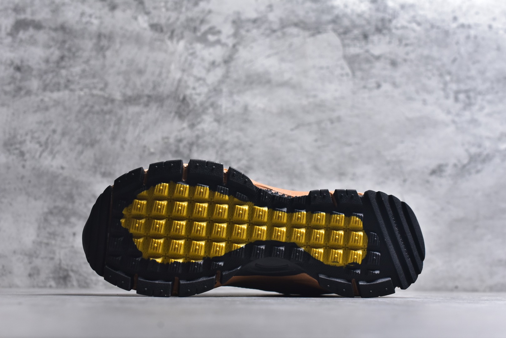 图片[6]-#Nike Zoom Vomero Roam马拉松复古五代休闲运动厚底增高慢跑鞋 采用环保纤维革饰片组合网眼布鞋面材质 升级正确后跟TPU加固 耐弯折热塑框架支撑鞋身 中底搭载EVA轻量缓震。 货号： HQ2181-200 尺码：36-45-选品中心