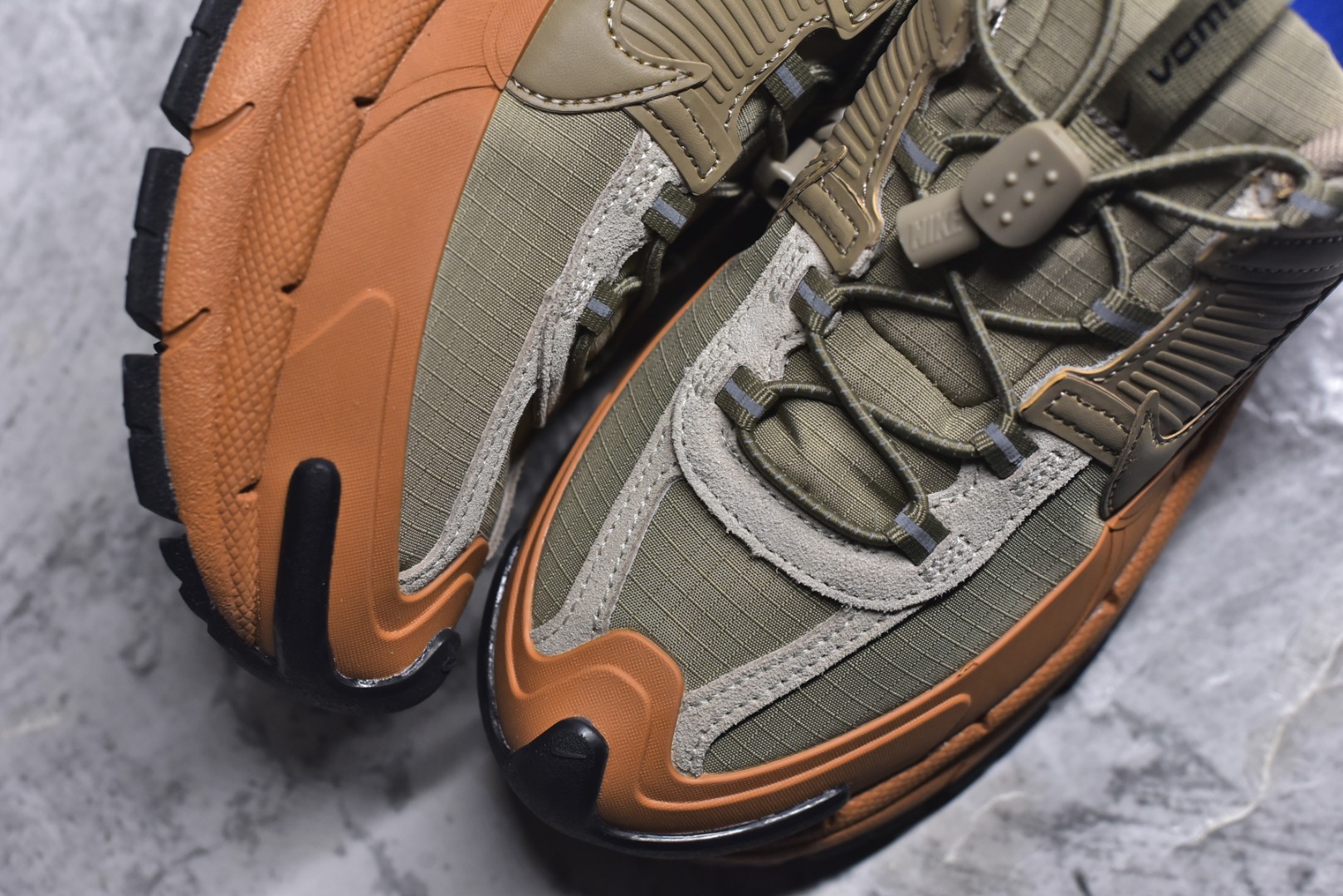 图片[8]-#Nike Zoom Vomero Roam马拉松复古五代休闲运动厚底增高慢跑鞋 采用环保纤维革饰片组合网眼布鞋面材质 升级正确后跟TPU加固 耐弯折热塑框架支撑鞋身 中底搭载EVA轻量缓震。 货号： HQ2181-200 尺码：36-45-选品中心