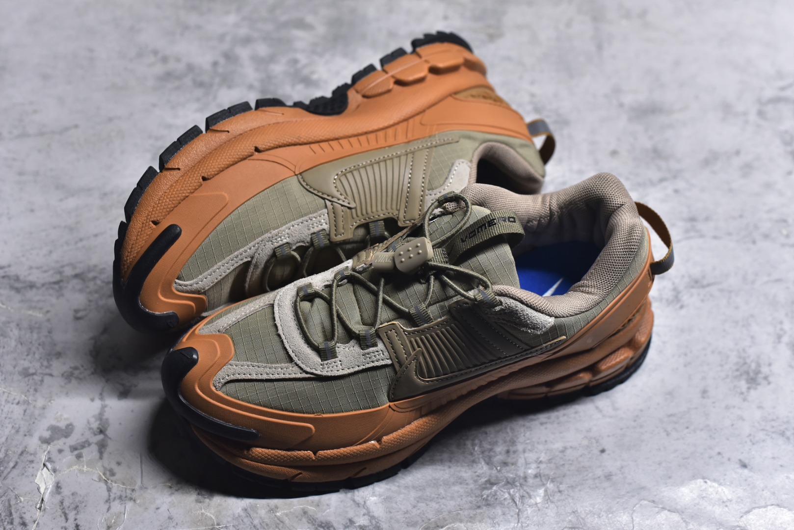 图片[7]-#Nike Zoom Vomero Roam马拉松复古五代休闲运动厚底增高慢跑鞋 采用环保纤维革饰片组合网眼布鞋面材质 升级正确后跟TPU加固 耐弯折热塑框架支撑鞋身 中底搭载EVA轻量缓震。 货号： HQ2181-200 尺码：36-45-选品中心