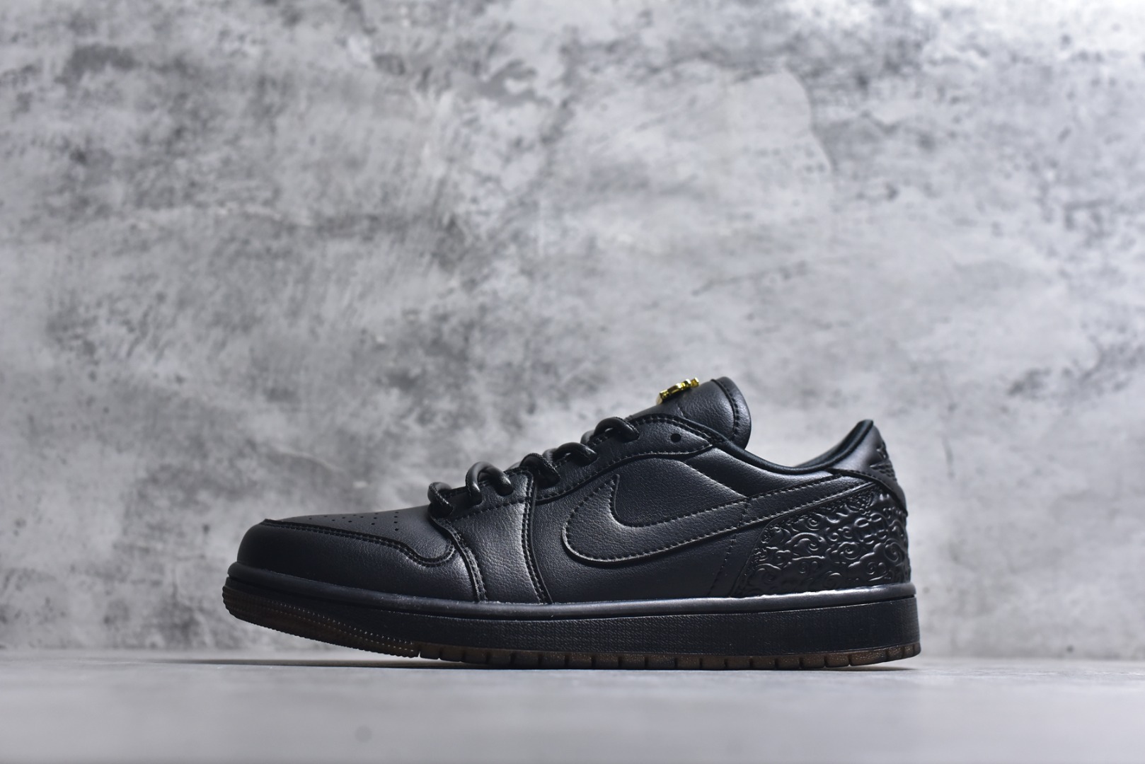 #Air Jordan AJ1 Low 低帮 IO3147-001 全新流水线出品 市场第二梯队最强版 全部原鞋开发 原楦原纸板开发 全鞋电脑针车 原厂内置全掌气垫 原盒内在原标 唯一Zp原版鞋带绑法 免检产品 全新2022版型 全头层皮料 完美零毛边处理 原厂配置全掌气垫 价格定位良心 新配色陆续出货 尺码： 36-46带半码-选品中心