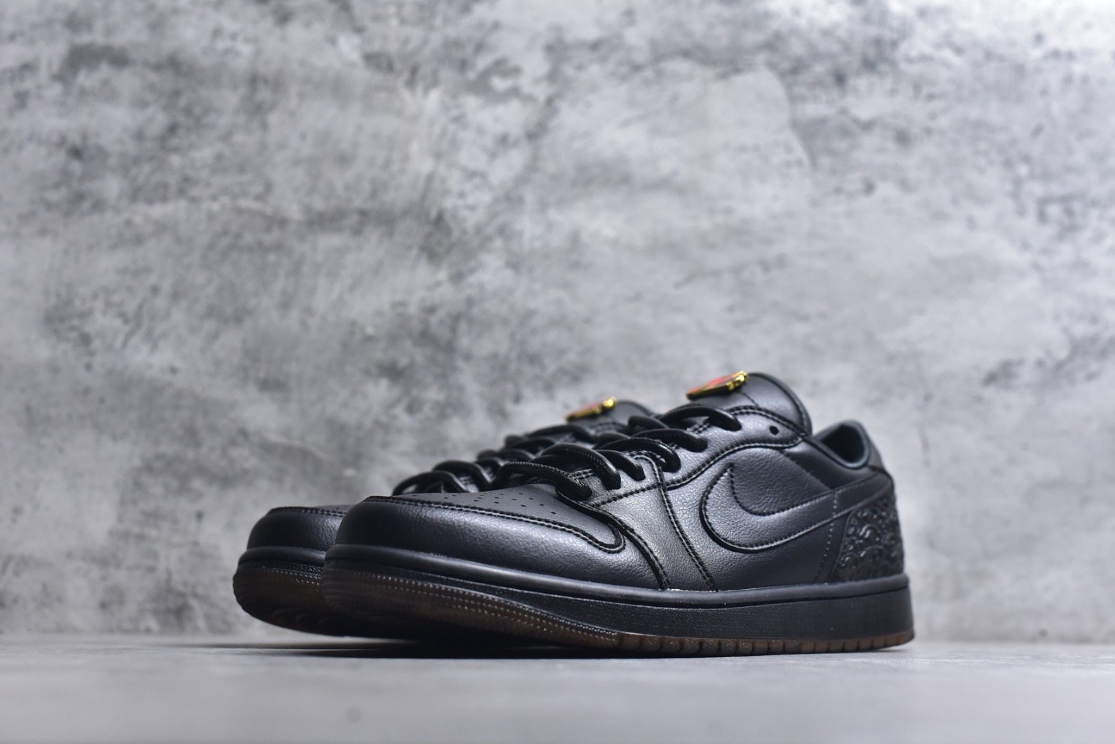 图片[2]-#Air Jordan AJ1 Low 低帮 IO3147-001 全新流水线出品 市场第二梯队最强版 全部原鞋开发 原楦原纸板开发 全鞋电脑针车 原厂内置全掌气垫 原盒内在原标 唯一Zp原版鞋带绑法 免检产品 全新2022版型 全头层皮料 完美零毛边处理 原厂配置全掌气垫 价格定位良心 新配色陆续出货 尺码： 36-46带半码-选品中心