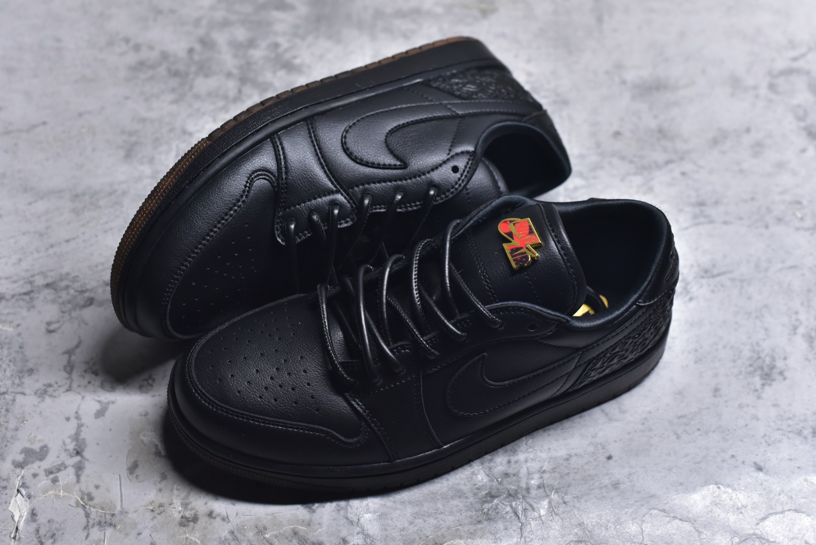 图片[7]-#Air Jordan AJ1 Low 低帮 IO3147-001 全新流水线出品 市场第二梯队最强版 全部原鞋开发 原楦原纸板开发 全鞋电脑针车 原厂内置全掌气垫 原盒内在原标 唯一Zp原版鞋带绑法 免检产品 全新2022版型 全头层皮料 完美零毛边处理 原厂配置全掌气垫 价格定位良心 新配色陆续出货 尺码： 36-46带半码-选品中心