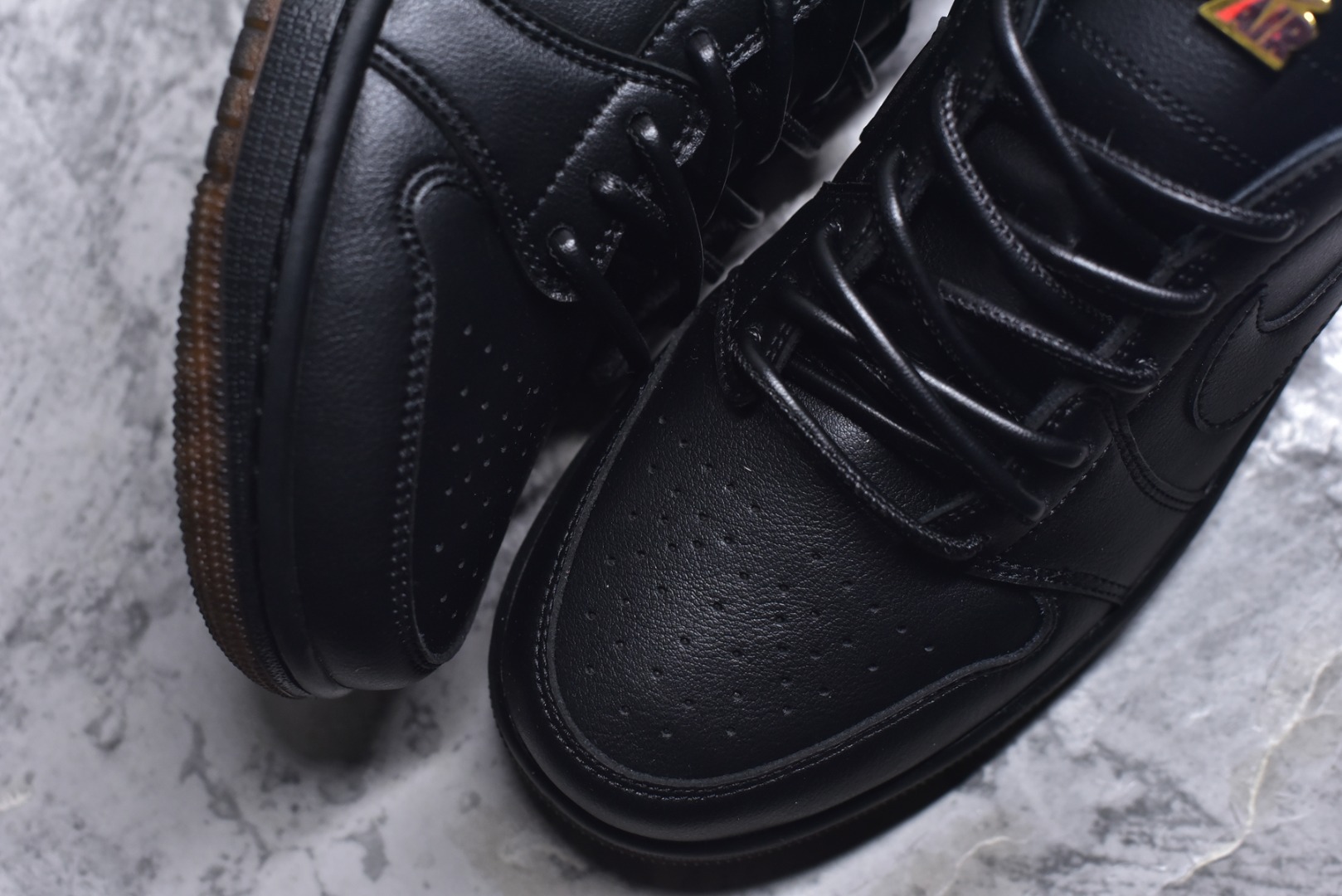 图片[8]-#Air Jordan AJ1 Low 低帮 IO3147-001 全新流水线出品 市场第二梯队最强版 全部原鞋开发 原楦原纸板开发 全鞋电脑针车 原厂内置全掌气垫 原盒内在原标 唯一Zp原版鞋带绑法 免检产品 全新2022版型 全头层皮料 完美零毛边处理 原厂配置全掌气垫 价格定位良心 新配色陆续出货 尺码： 36-46带半码-选品中心