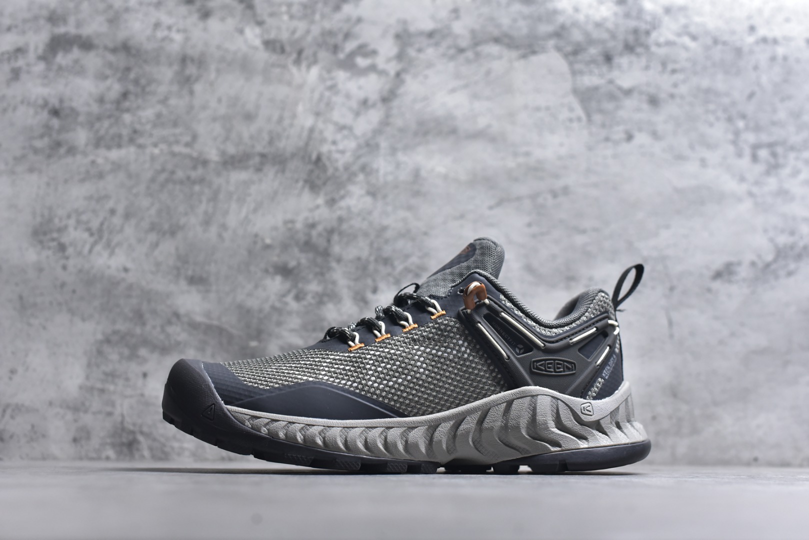 #KEEN科恩 NXIS EVO WP 户外运动低帮防水透气徒步鞋 灰色 货号：1027798 尺码：36-44-选品中心