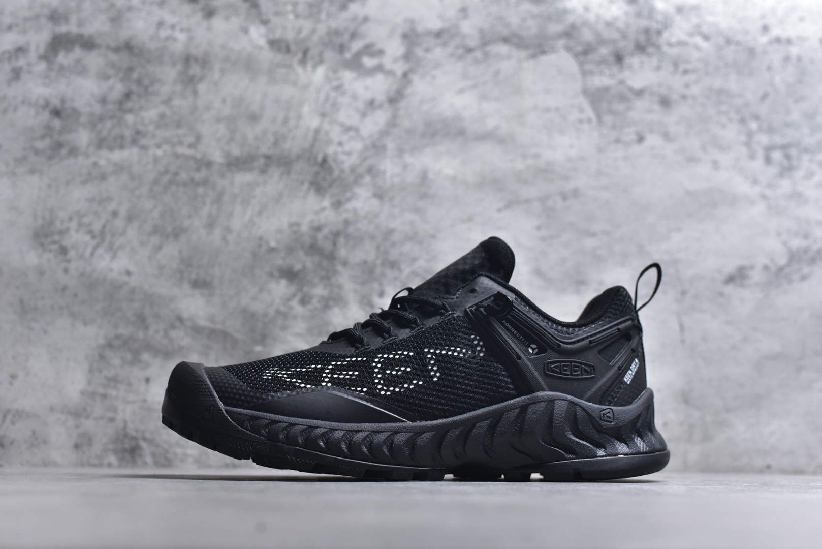 #KEEN科恩 NXIS EVO WP 户外运动低帮防水透气徒步鞋 黑色 货号：1027797 尺码：36-44-选品中心