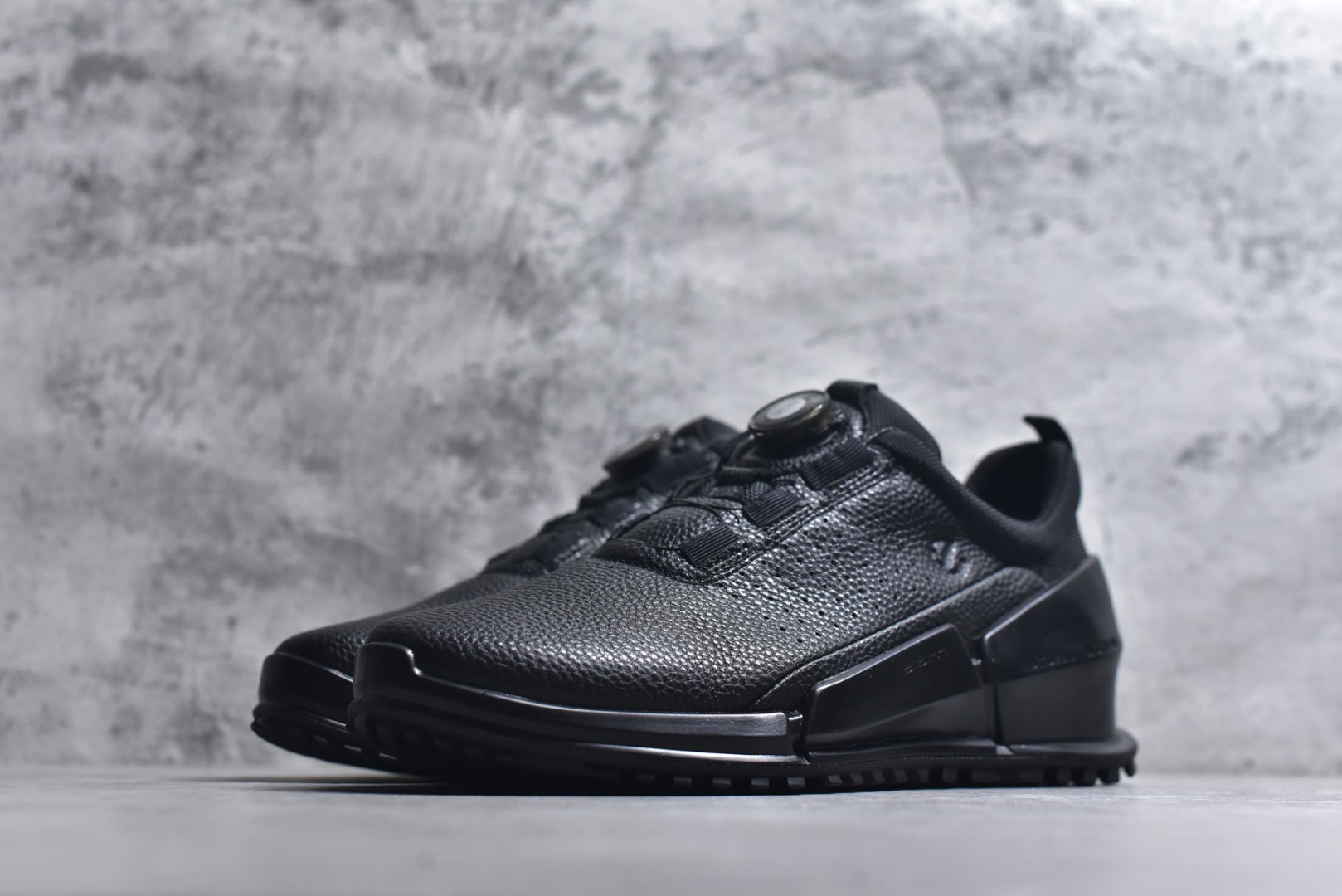 图片[2]-#ECCO爱步跑步鞋百搭舒适 秋冬新款厚底休闲运动鞋男鞋 灵动系列 黄景瑜同款 品质牛皮鞋面 轻盈柔韧 具有良好的透气性 细腻柔软 简约系带设计 可自由调节松紧 贴合脚型 PU泡沫橡胶大底 抓地力强 具有良好的防滑耐磨性 时尚简约 休闲百搭 货号： 800874-01001 尺码：39 40 41 42 43 44-选品中心