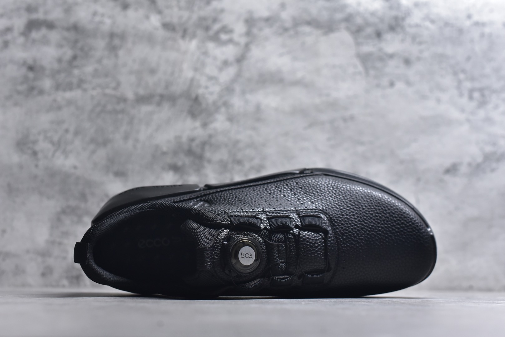 图片[4]-#ECCO爱步跑步鞋百搭舒适 秋冬新款厚底休闲运动鞋男鞋 灵动系列 黄景瑜同款 品质牛皮鞋面 轻盈柔韧 具有良好的透气性 细腻柔软 简约系带设计 可自由调节松紧 贴合脚型 PU泡沫橡胶大底 抓地力强 具有良好的防滑耐磨性 时尚简约 休闲百搭 货号： 800874-01001 尺码：39 40 41 42 43 44-选品中心