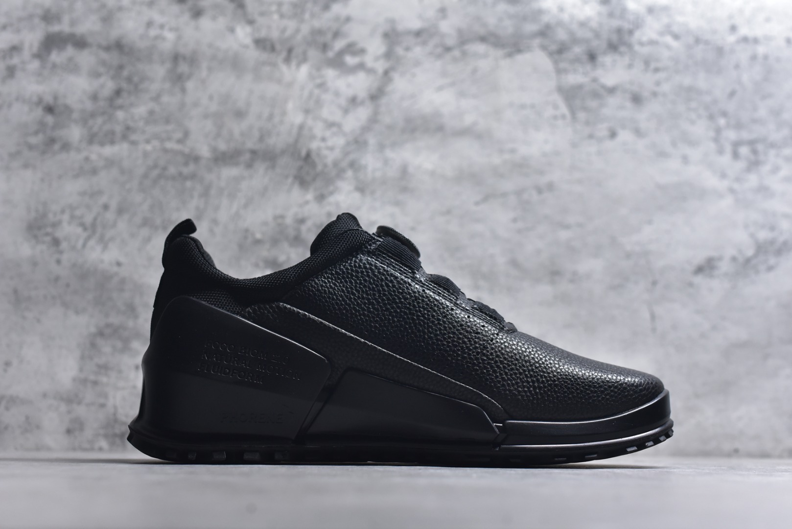 图片[3]-#ECCO爱步跑步鞋百搭舒适 秋冬新款厚底休闲运动鞋男鞋 灵动系列 黄景瑜同款 品质牛皮鞋面 轻盈柔韧 具有良好的透气性 细腻柔软 简约系带设计 可自由调节松紧 贴合脚型 PU泡沫橡胶大底 抓地力强 具有良好的防滑耐磨性 时尚简约 休闲百搭 货号： 800874-01001 尺码：39 40 41 42 43 44-选品中心