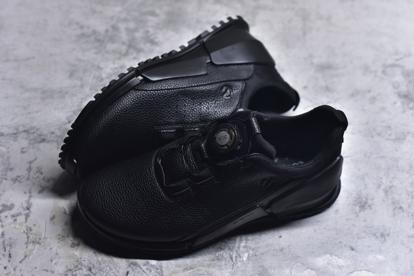 图片[7]-#ECCO爱步跑步鞋百搭舒适 秋冬新款厚底休闲运动鞋男鞋 灵动系列 黄景瑜同款 品质牛皮鞋面 轻盈柔韧 具有良好的透气性 细腻柔软 简约系带设计 可自由调节松紧 贴合脚型 PU泡沫橡胶大底 抓地力强 具有良好的防滑耐磨性 时尚简约 休闲百搭 货号： 800874-01001 尺码：39 40 41 42 43 44-选品中心