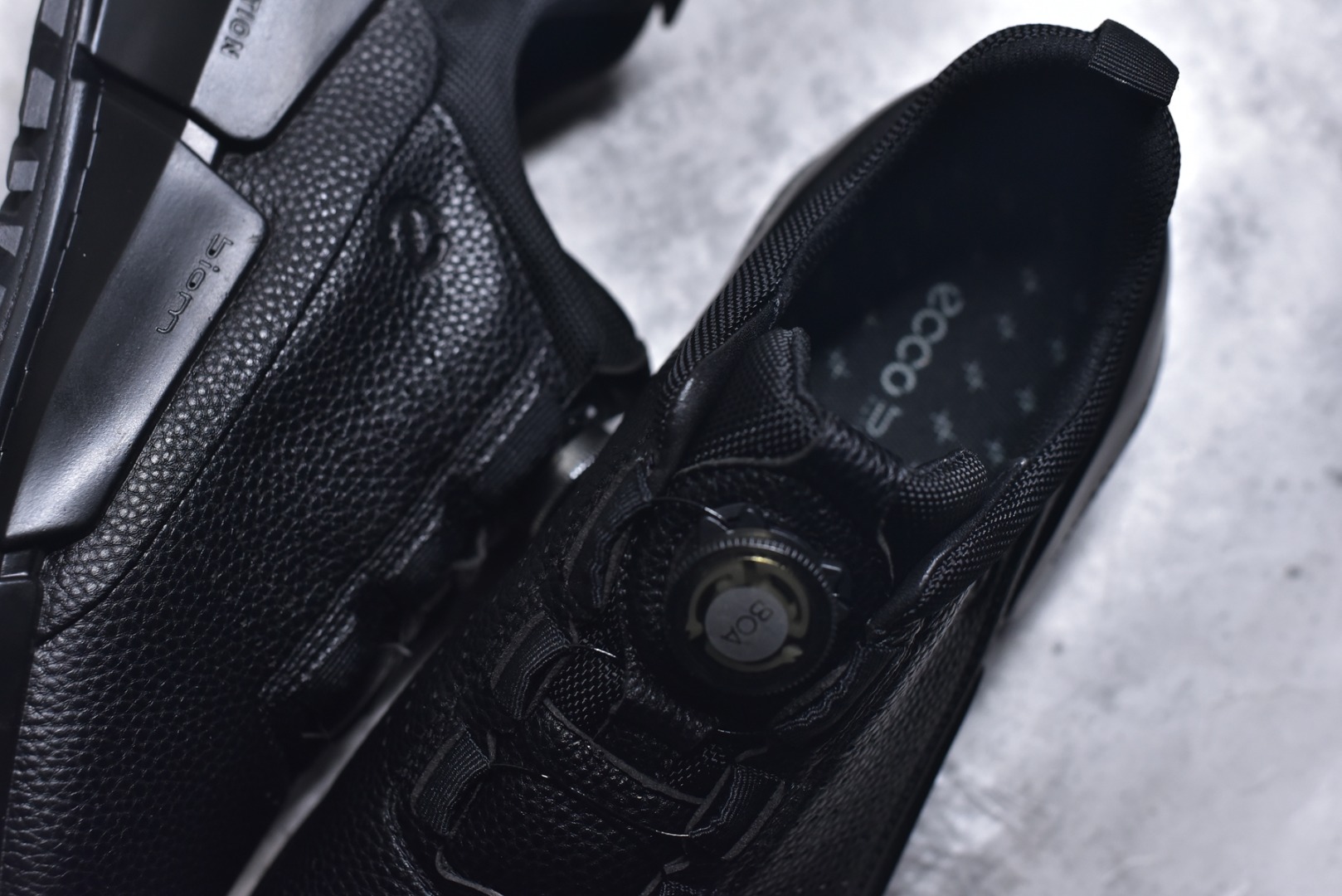 图片[9]-#ECCO爱步跑步鞋百搭舒适 秋冬新款厚底休闲运动鞋男鞋 灵动系列 黄景瑜同款 品质牛皮鞋面 轻盈柔韧 具有良好的透气性 细腻柔软 简约系带设计 可自由调节松紧 贴合脚型 PU泡沫橡胶大底 抓地力强 具有良好的防滑耐磨性 时尚简约 休闲百搭 货号： 800874-01001 尺码：39 40 41 42 43 44-选品中心