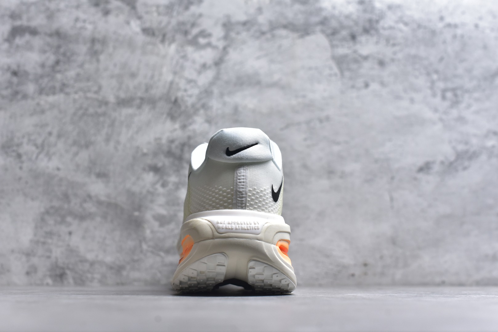 图片[5]-#NIKE VOMERO PREMIUM 全掌气垫缓震网面运动跑鞋 市场最强 没有之一 纯原生产线出品 原版开发 全部原材料 细节一比一打造 完美还原zp脚感 正确前后分离式两片纤维柱气垫 上下包裹超软弹泡棉 正确组合大底 区别市场通货 版型完美 鞋面材料同步原版1：1 全部原版开发校对 欢迎对比💪🏻 Nike 运用 Air技术专利，推出 Nike Pegasus Premium，沿用经典 Pegasus 系列产品深受跑者喜爱的缓震功能，并配置 Nike 首款可见式塑形 Air Zoom 气垫。 全掌可见的AirZoom首次在Pegasus系列中出现，模仿了Vaporfly的碳板曲线，增强了跑步时的流畅过渡。 货号：IQ4035-100 尺码：36-46（半）-选品中心