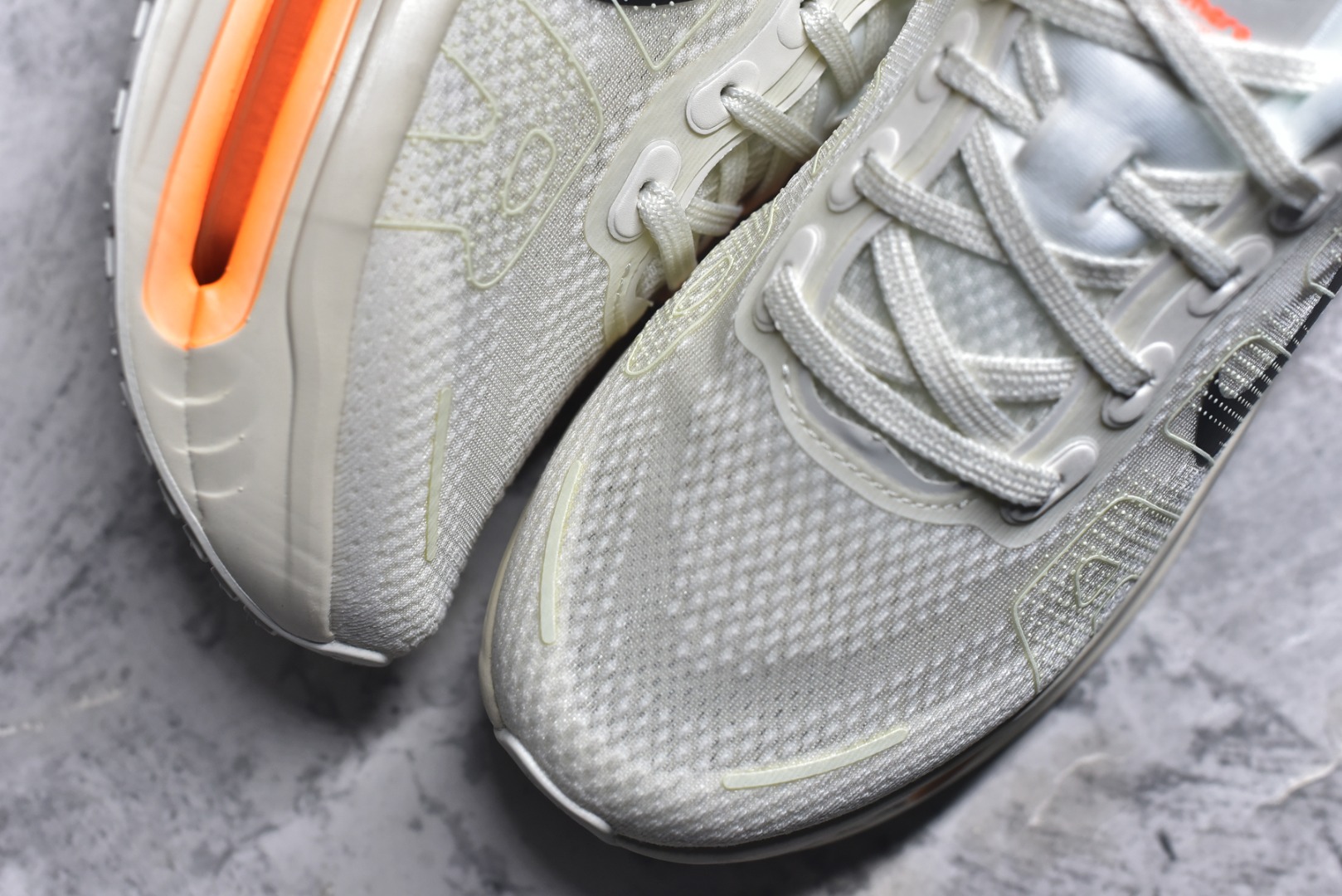 图片[8]-#NIKE VOMERO PREMIUM 全掌气垫缓震网面运动跑鞋 市场最强 没有之一 纯原生产线出品 原版开发 全部原材料 细节一比一打造 完美还原zp脚感 正确前后分离式两片纤维柱气垫 上下包裹超软弹泡棉 正确组合大底 区别市场通货 版型完美 鞋面材料同步原版1：1 全部原版开发校对 欢迎对比💪🏻 Nike 运用 Air技术专利，推出 Nike Pegasus Premium，沿用经典 Pegasus 系列产品深受跑者喜爱的缓震功能，并配置 Nike 首款可见式塑形 Air Zoom 气垫。 全掌可见的AirZoom首次在Pegasus系列中出现，模仿了Vaporfly的碳板曲线，增强了跑步时的流畅过渡。 货号：IQ4035-100 尺码：36-46（半）-选品中心