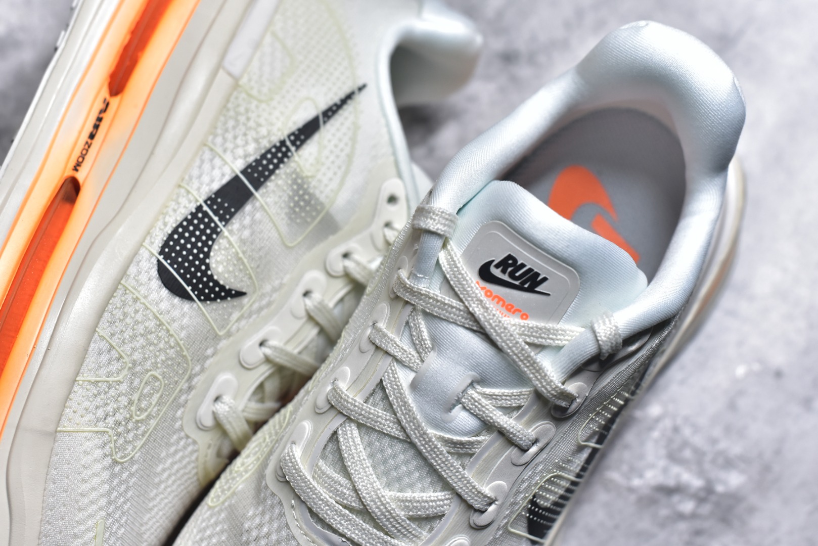 图片[9]-#NIKE VOMERO PREMIUM 全掌气垫缓震网面运动跑鞋 市场最强 没有之一 纯原生产线出品 原版开发 全部原材料 细节一比一打造 完美还原zp脚感 正确前后分离式两片纤维柱气垫 上下包裹超软弹泡棉 正确组合大底 区别市场通货 版型完美 鞋面材料同步原版1：1 全部原版开发校对 欢迎对比💪🏻 Nike 运用 Air技术专利，推出 Nike Pegasus Premium，沿用经典 Pegasus 系列产品深受跑者喜爱的缓震功能，并配置 Nike 首款可见式塑形 Air Zoom 气垫。 全掌可见的AirZoom首次在Pegasus系列中出现，模仿了Vaporfly的碳板曲线，增强了跑步时的流畅过渡。 货号：IQ4035-100 尺码：36-46（半）-选品中心