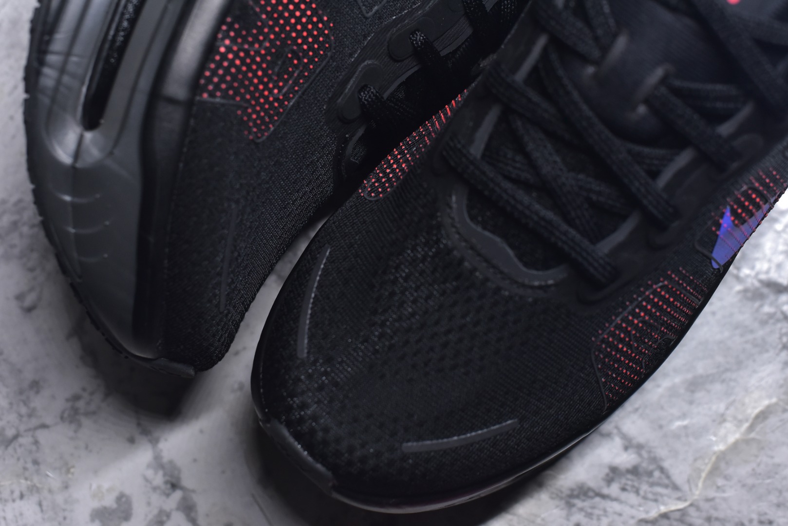 图片[8]-#NIKE VOMERO PREMIUM 全掌气垫缓震网面运动跑鞋 纯原生产线出品 市场目前最优品质 完美还原zp脚感 正确前后分离式两片纤维柱气垫 上下包裹超软弹泡棉 正确组合大底 区别市场通货 版型完美 鞋面材料同步原版1：1 全部原版开发校对 欢迎对比💪🏻 Nike 运用 Air技术专利，推出 Nike Pegasus Premium，沿用经典 Pegasus 系列产品深受跑者喜爱的缓震功能，并配置 Nike 首款可见式塑形 Air Zoom 气垫。 全掌可见的AirZoom首次在Pegasus系列中出现，模仿了Vaporfly的碳板曲线，增强了跑步时的流畅过渡。 货号：HM5973-001 尺码：36-46（半）-选品中心