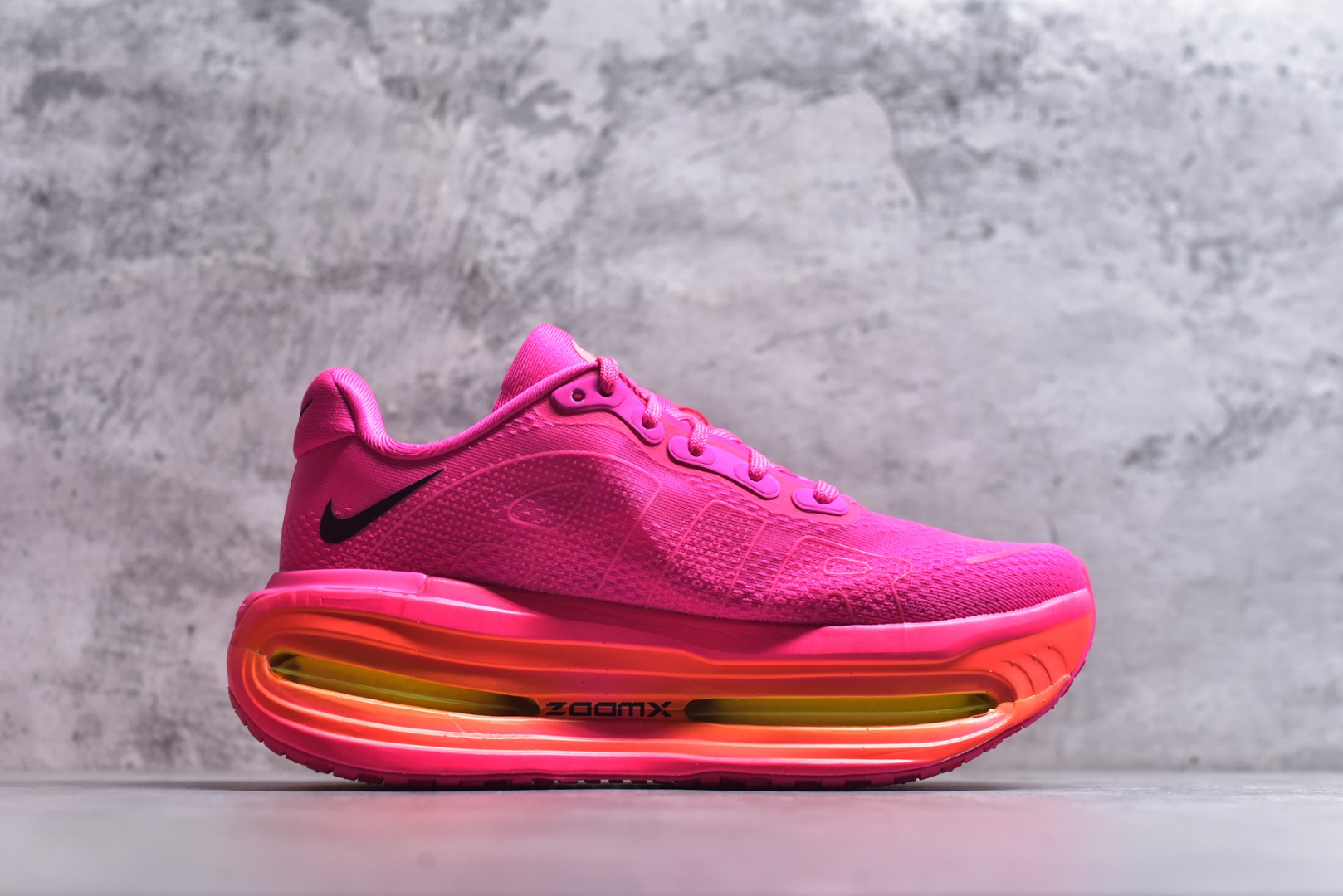 图片[3]-#NIKE VOMERO PREMIUM 全掌气垫缓震网面运动跑鞋 纯原生产线出品 市场目前最优品质 完美还原zp脚感 正确前后分离式两片纤维柱气垫 上下包裹超软弹泡棉 正确组合大底 区别市场通货 版型完美 鞋面材料同步原版1：1 全部原版开发校对 欢迎对比💪🏻 Nike 运用 Air技术专利，推出 Nike Pegasus Premium，沿用经典 Pegasus 系列产品深受跑者喜爱的缓震功能，并配置 Nike 首款可见式塑形 Air Zoom 气垫。 全掌可见的AirZoom首次在Pegasus系列中出现，模仿了Vaporfly的碳板曲线，增强了跑步时的流畅过渡。 货号：HM5973-603 尺码：36-46（半）-选品中心