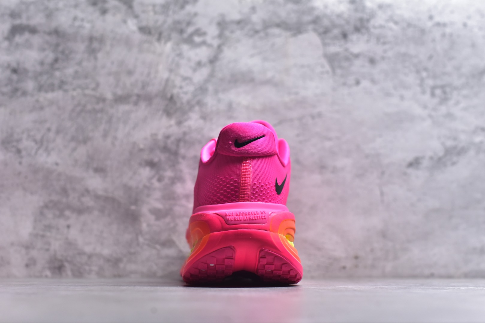 图片[5]-#NIKE VOMERO PREMIUM 全掌气垫缓震网面运动跑鞋 纯原生产线出品 市场目前最优品质 完美还原zp脚感 正确前后分离式两片纤维柱气垫 上下包裹超软弹泡棉 正确组合大底 区别市场通货 版型完美 鞋面材料同步原版1：1 全部原版开发校对 欢迎对比💪🏻 Nike 运用 Air技术专利，推出 Nike Pegasus Premium，沿用经典 Pegasus 系列产品深受跑者喜爱的缓震功能，并配置 Nike 首款可见式塑形 Air Zoom 气垫。 全掌可见的AirZoom首次在Pegasus系列中出现，模仿了Vaporfly的碳板曲线，增强了跑步时的流畅过渡。 货号：HM5973-603 尺码：36-46（半）-选品中心