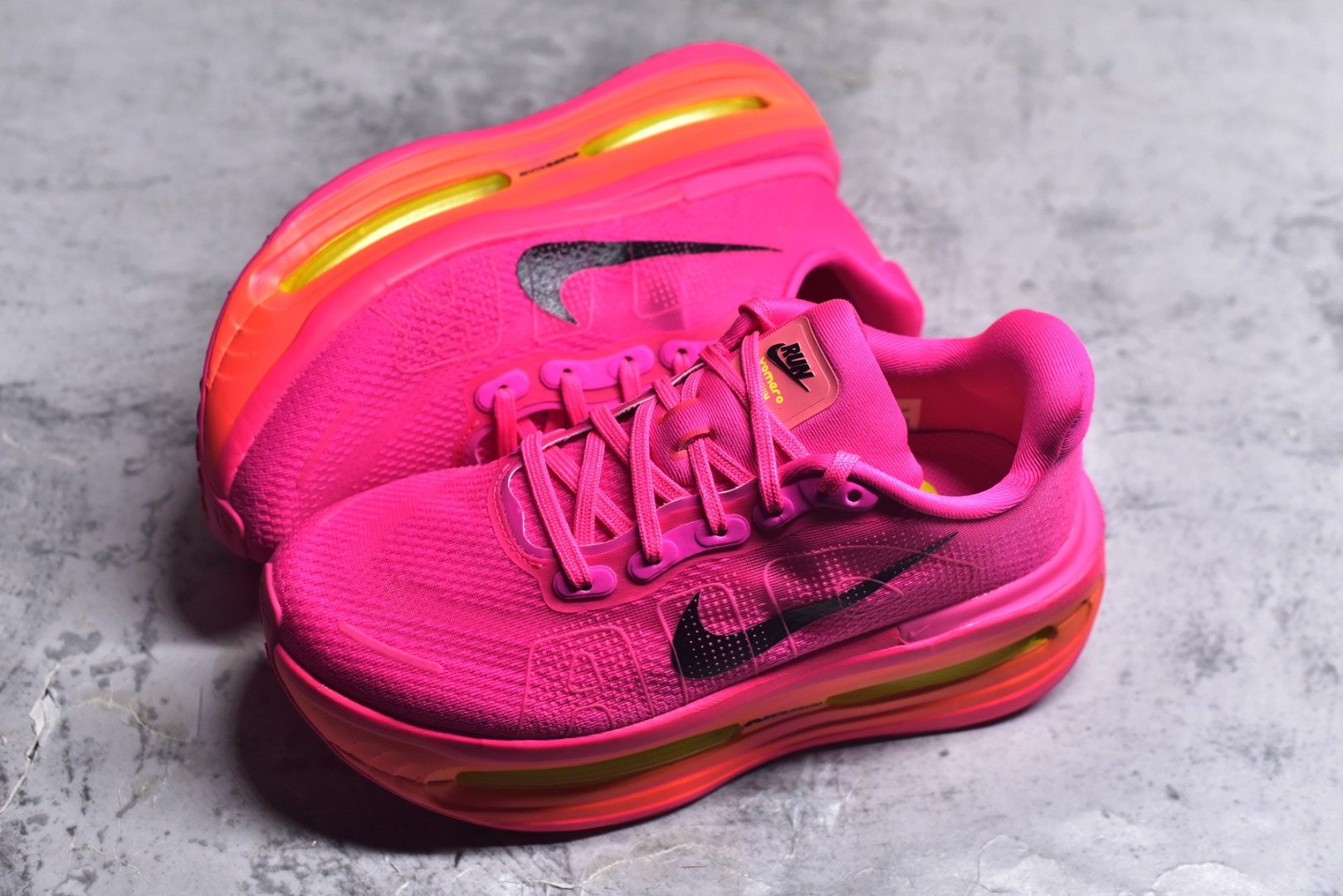 图片[7]-#NIKE VOMERO PREMIUM 全掌气垫缓震网面运动跑鞋 纯原生产线出品 市场目前最优品质 完美还原zp脚感 正确前后分离式两片纤维柱气垫 上下包裹超软弹泡棉 正确组合大底 区别市场通货 版型完美 鞋面材料同步原版1：1 全部原版开发校对 欢迎对比💪🏻 Nike 运用 Air技术专利，推出 Nike Pegasus Premium，沿用经典 Pegasus 系列产品深受跑者喜爱的缓震功能，并配置 Nike 首款可见式塑形 Air Zoom 气垫。 全掌可见的AirZoom首次在Pegasus系列中出现，模仿了Vaporfly的碳板曲线，增强了跑步时的流畅过渡。 货号：HM5973-603 尺码：36-46（半）-选品中心