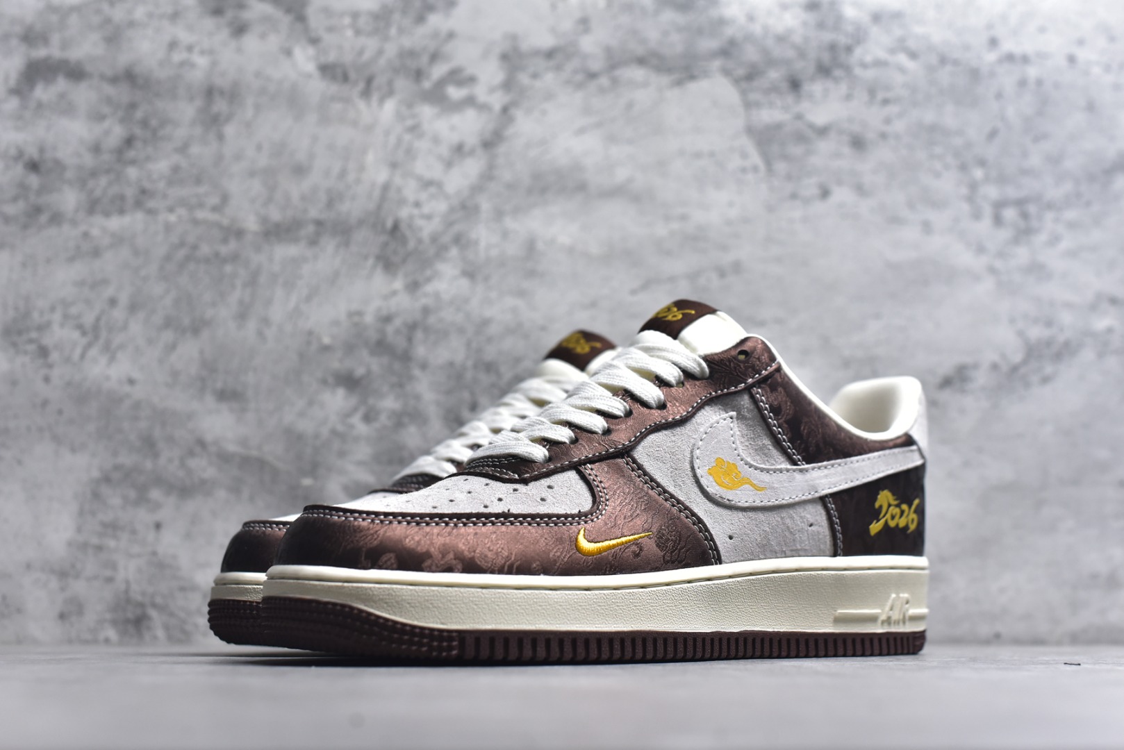 图片[2]-#2026爆款限量发售！高端定制Nike Air Force 1 \’07 Low “马年限定联名——白棕中国风” 高端定制 低帮休闲板鞋 定制鞋盒 大厂纯原品质出货 超高清洁度 皮料切割干净无任何毛边 细节完美 货号：KD1688-005 尺码：36 36.5 37.5 38 38.5 39 40 40.5 41 42 42.5 43 44 44.5 45-选品中心