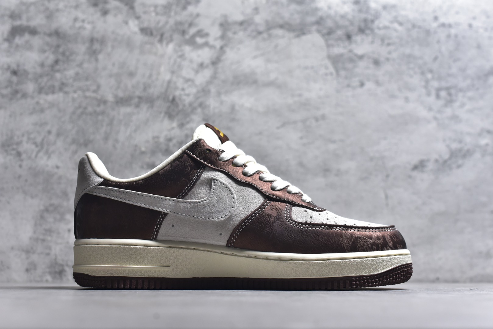 图片[3]-#2026爆款限量发售！高端定制Nike Air Force 1 \’07 Low “马年限定联名——白棕中国风” 高端定制 低帮休闲板鞋 定制鞋盒 大厂纯原品质出货 超高清洁度 皮料切割干净无任何毛边 细节完美 货号：KD1688-005 尺码：36 36.5 37.5 38 38.5 39 40 40.5 41 42 42.5 43 44 44.5 45-选品中心