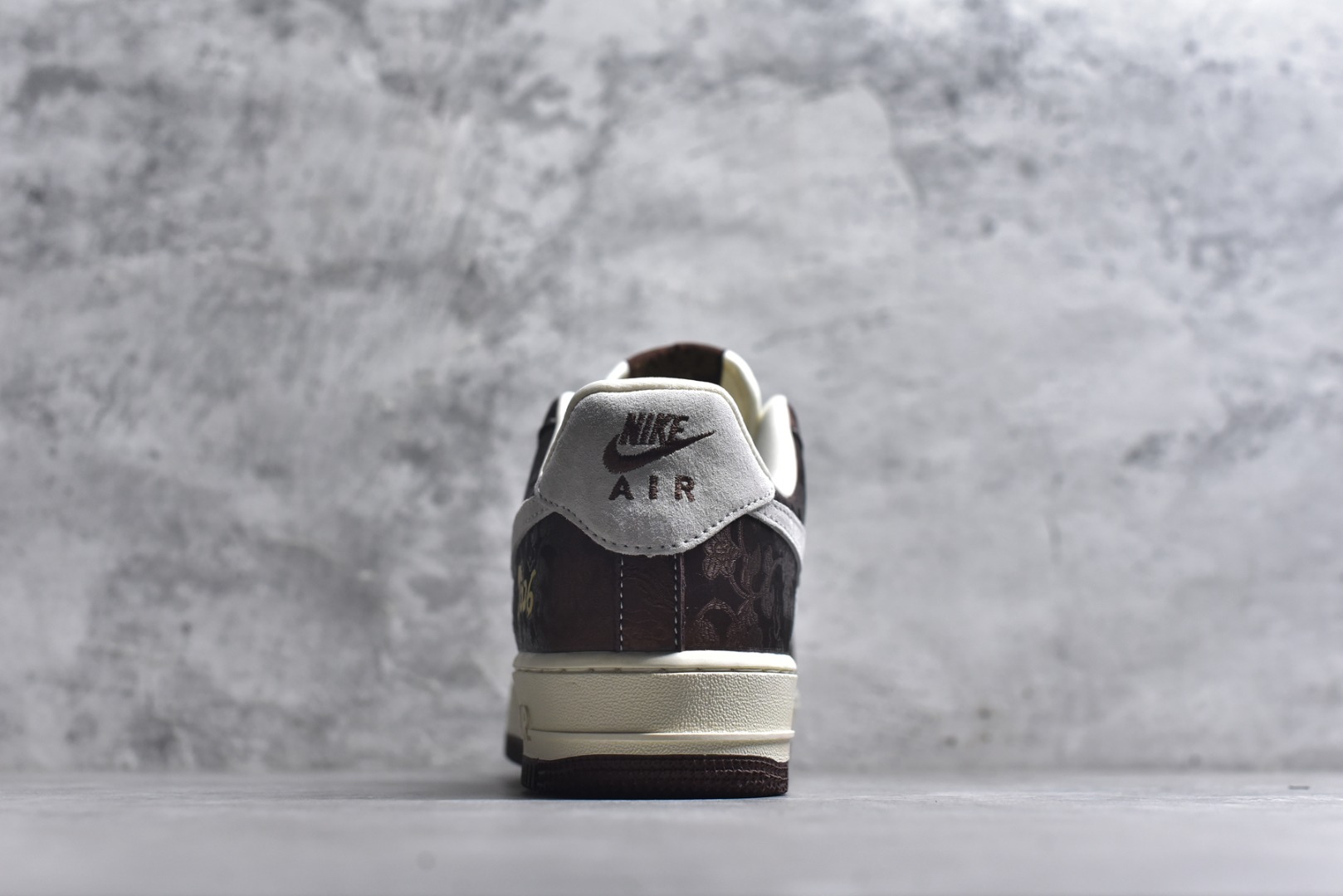 图片[5]-#2026爆款限量发售！高端定制Nike Air Force 1 \’07 Low “马年限定联名——白棕中国风” 高端定制 低帮休闲板鞋 定制鞋盒 大厂纯原品质出货 超高清洁度 皮料切割干净无任何毛边 细节完美 货号：KD1688-005 尺码：36 36.5 37.5 38 38.5 39 40 40.5 41 42 42.5 43 44 44.5 45-选品中心