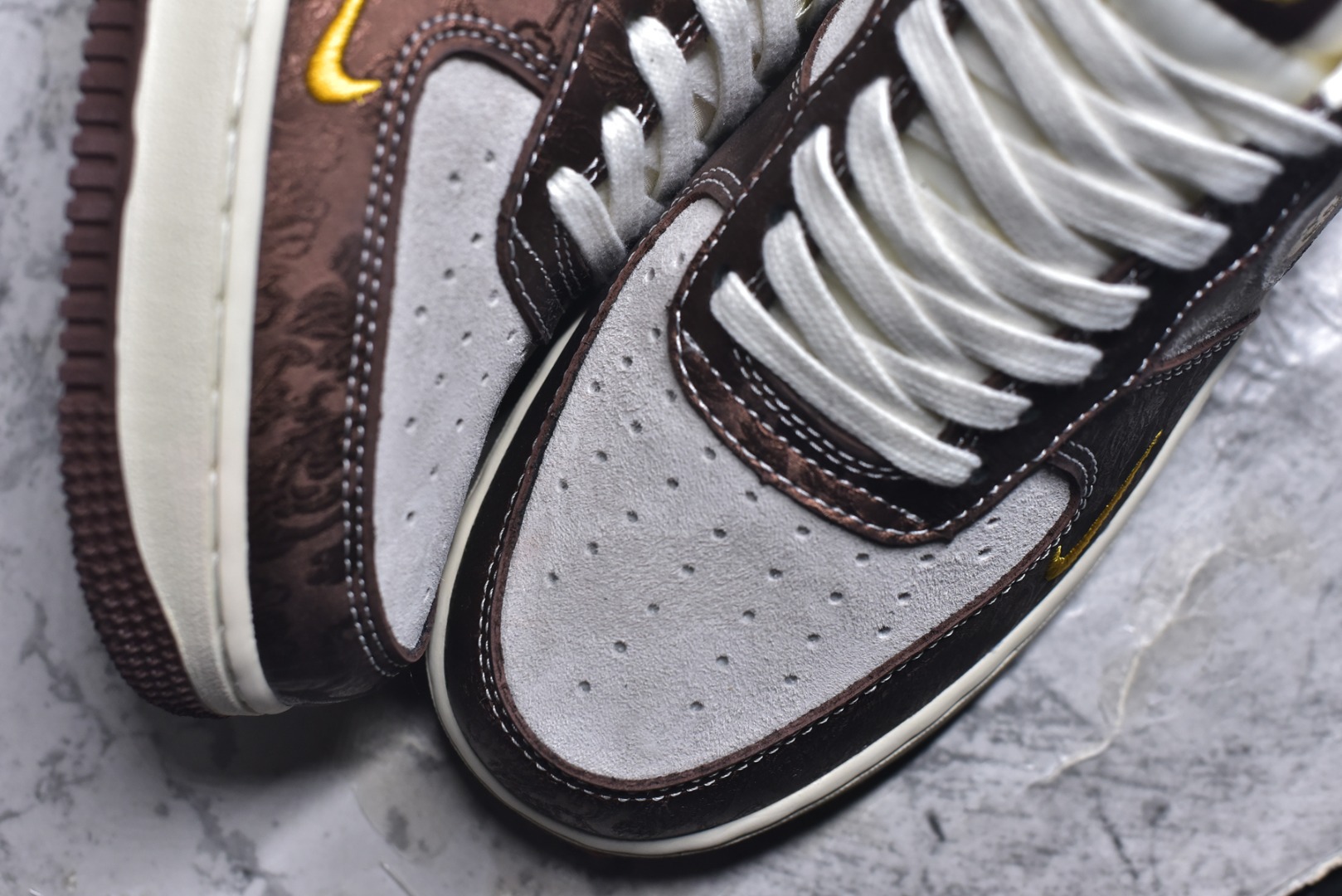 图片[8]-#2026爆款限量发售！高端定制Nike Air Force 1 \’07 Low “马年限定联名——白棕中国风” 高端定制 低帮休闲板鞋 定制鞋盒 大厂纯原品质出货 超高清洁度 皮料切割干净无任何毛边 细节完美 货号：KD1688-005 尺码：36 36.5 37.5 38 38.5 39 40 40.5 41 42 42.5 43 44 44.5 45-选品中心