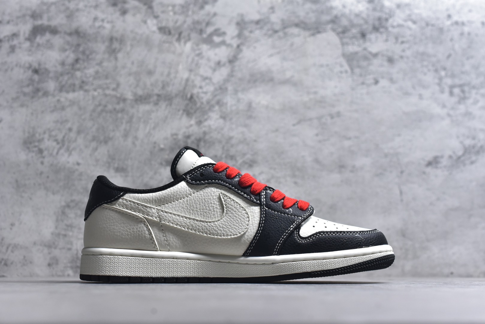图片[3]-#2026爆款限量发售！高端定制 Travis Scott x Fragment Design x Jordan Air Jordan 1 Low OG SP “路易威登联名——白黑压纹” LV立体压花 高端定制 倒钩三方联名低帮篮球鞋 #定制鞋盒 大厂纯原品质出货 超高清洁度 皮料切割干净无任何毛边 细节完美 货号：DZ2688-008 尺码：36 36.5 37.5 38 38.5 39 40 40.5 41 42 42.5 43 44 44.5 45-选品中心