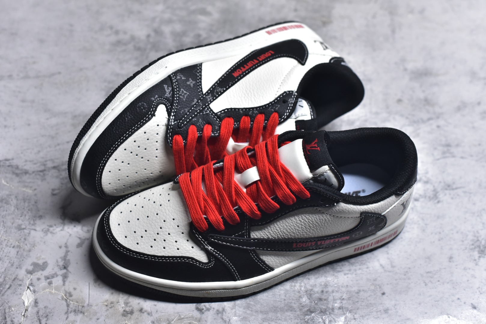 图片[7]-#2026爆款限量发售！高端定制 Travis Scott x Fragment Design x Jordan Air Jordan 1 Low OG SP “路易威登联名——白黑压纹” LV立体压花 高端定制 倒钩三方联名低帮篮球鞋 #定制鞋盒 大厂纯原品质出货 超高清洁度 皮料切割干净无任何毛边 细节完美 货号：DZ2688-008 尺码：36 36.5 37.5 38 38.5 39 40 40.5 41 42 42.5 43 44 44.5 45-选品中心