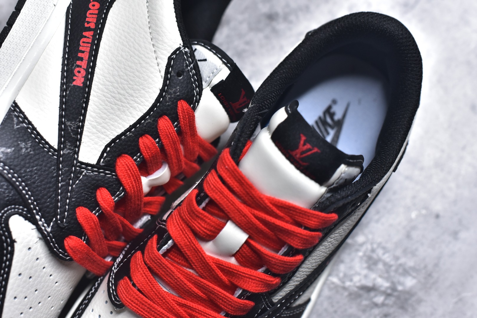 图片[9]-#2026爆款限量发售！高端定制 Travis Scott x Fragment Design x Jordan Air Jordan 1 Low OG SP “路易威登联名——白黑压纹” LV立体压花 高端定制 倒钩三方联名低帮篮球鞋 #定制鞋盒 大厂纯原品质出货 超高清洁度 皮料切割干净无任何毛边 细节完美 货号：DZ2688-008 尺码：36 36.5 37.5 38 38.5 39 40 40.5 41 42 42.5 43 44 44.5 45-选品中心