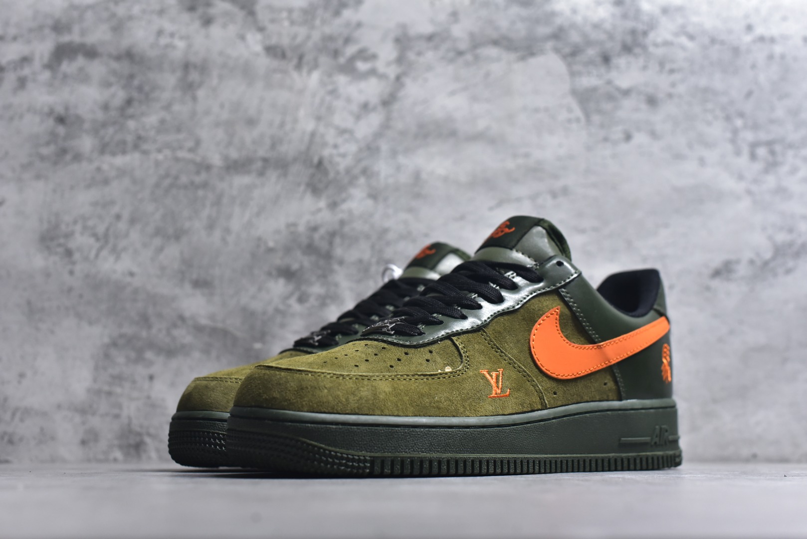 图片[2]-#海外限量发售！公司级NIke Air Force 1 \’07 Low “马年限定–军绿橙星” 空军一号低帮 运动鞋 休闲鞋 头层皮 折边针车 工艺难度大 原楦头原纸板 高端定制鞋盒 原厂鞋底 超高清洁度 细节完美 货号：XY9025-010 尺码：36 36.5 37.5 38 38.5 39 40 40.5 41 42 42.5 43 44 44.5 45-选品中心