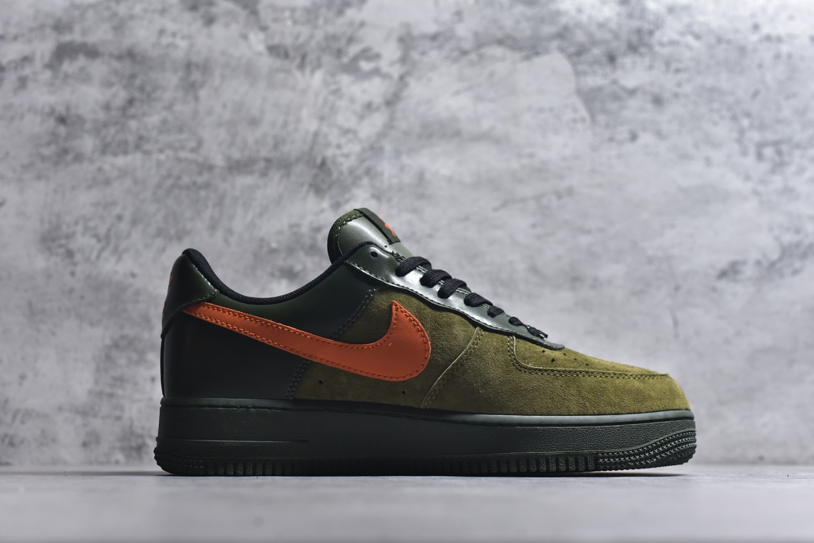 图片[3]-#海外限量发售！公司级NIke Air Force 1 \’07 Low “马年限定–军绿橙星” 空军一号低帮 运动鞋 休闲鞋 头层皮 折边针车 工艺难度大 原楦头原纸板 高端定制鞋盒 原厂鞋底 超高清洁度 细节完美 货号：XY9025-010 尺码：36 36.5 37.5 38 38.5 39 40 40.5 41 42 42.5 43 44 44.5 45-选品中心