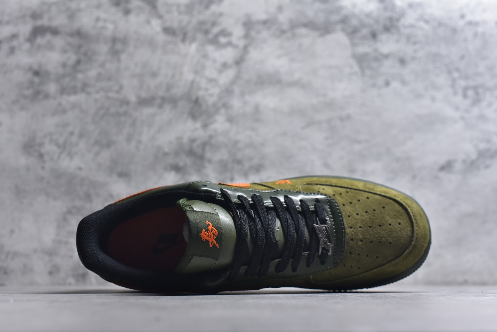 图片[4]-#海外限量发售！公司级NIke Air Force 1 \’07 Low “马年限定–军绿橙星” 空军一号低帮 运动鞋 休闲鞋 头层皮 折边针车 工艺难度大 原楦头原纸板 高端定制鞋盒 原厂鞋底 超高清洁度 细节完美 货号：XY9025-010 尺码：36 36.5 37.5 38 38.5 39 40 40.5 41 42 42.5 43 44 44.5 45-选品中心